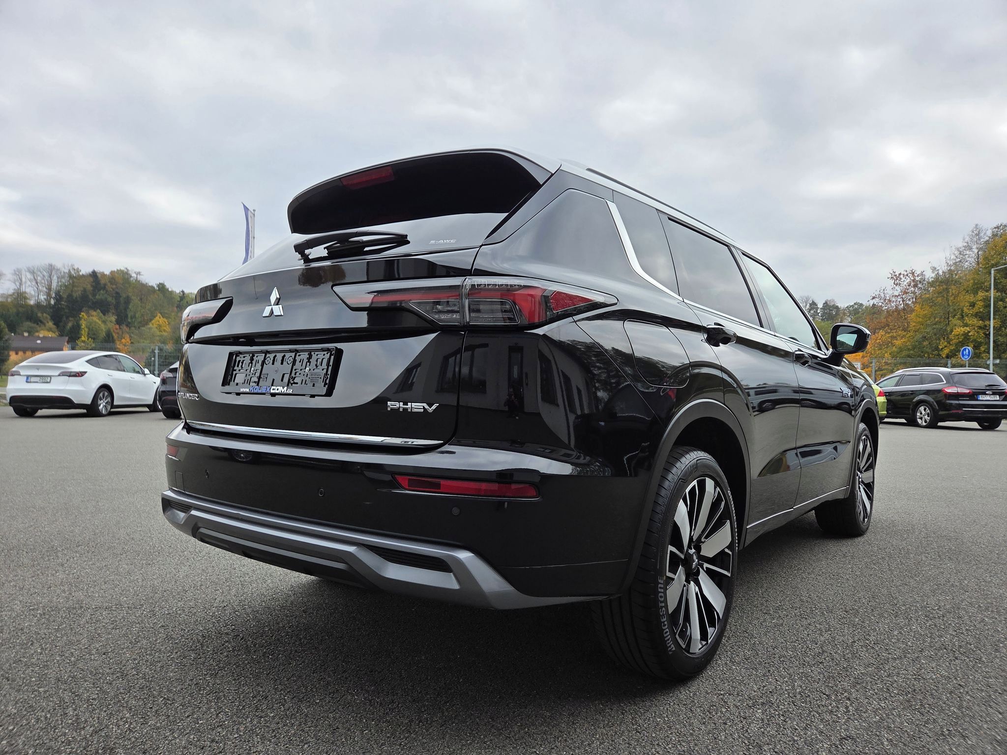 Mitsubishi Outlander, 2.4 PHEV 4x4 INSTYLE, taž. zař - fotka 5