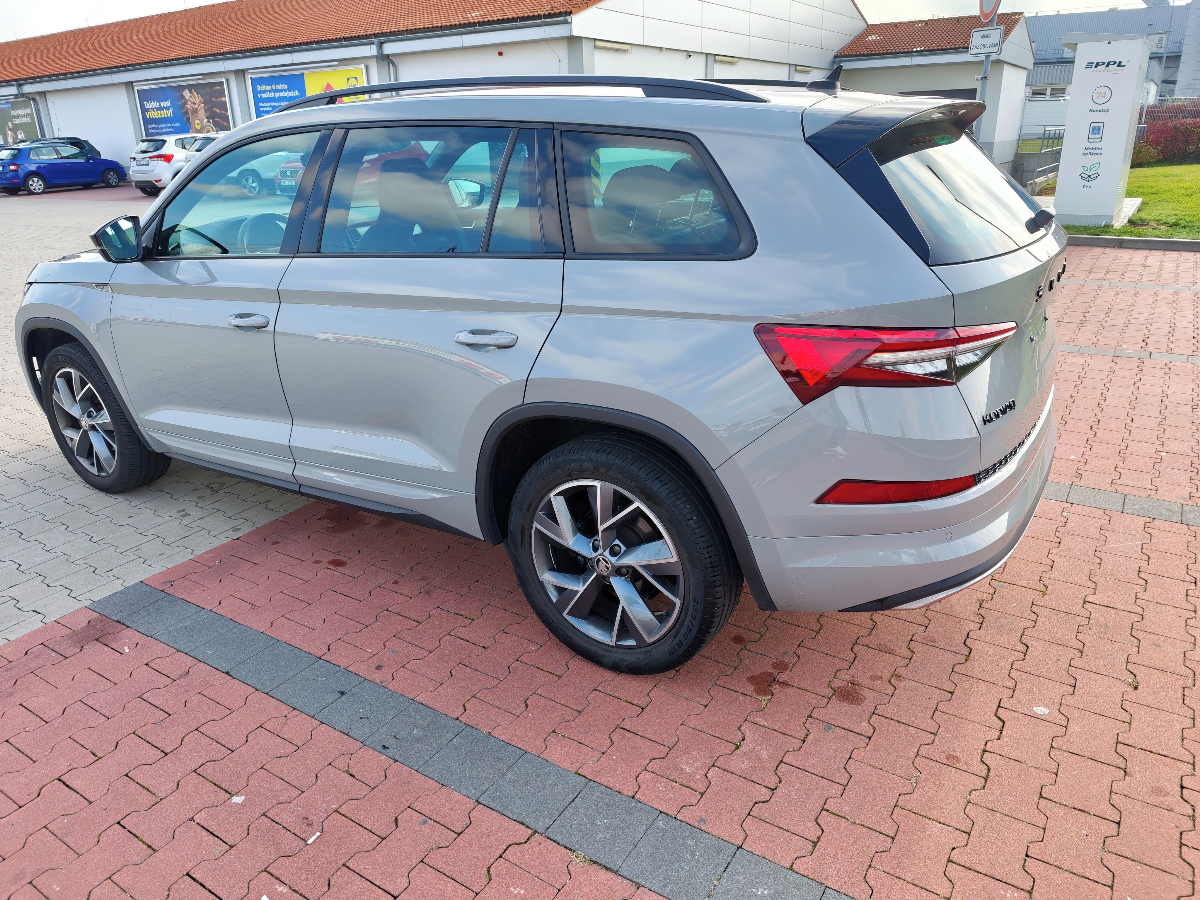 Škoda Kodiaq, Sportline, 7 míst, tažné - fotka 4