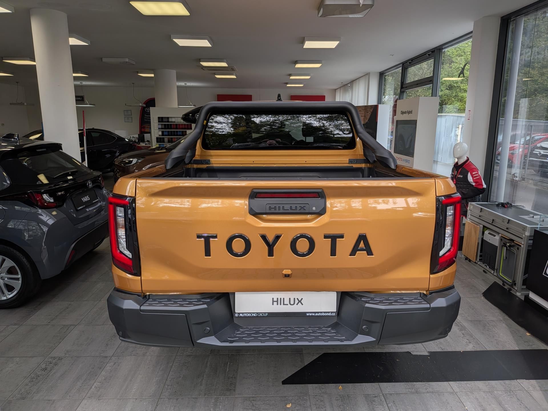 Toyota Hilux, Double Cab, 2.8L D 204k 48V MH - fotka 5