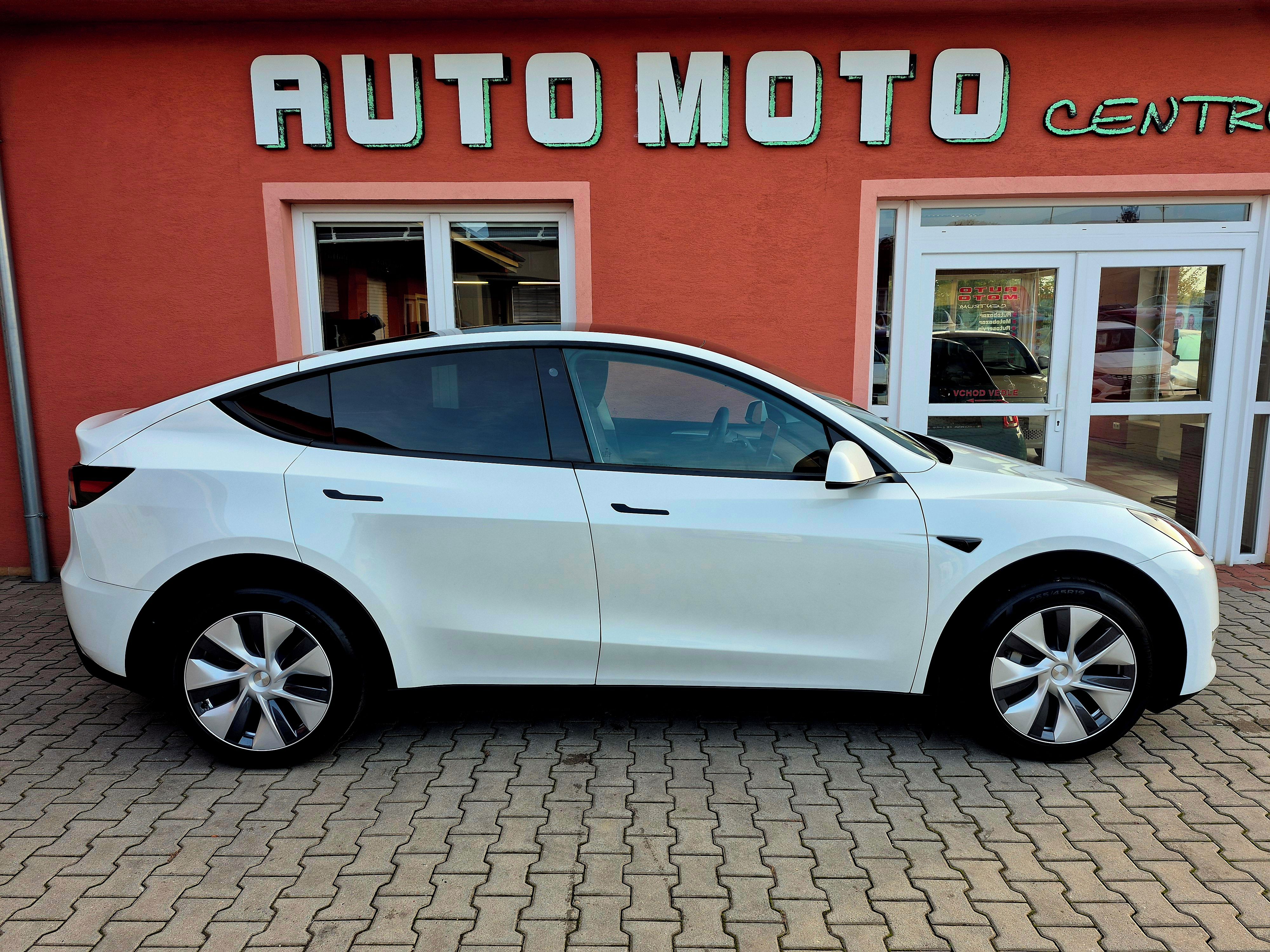 Tesla Model Y, Long R.Dual Motor, Berlín, TAŽ - fotka 5
