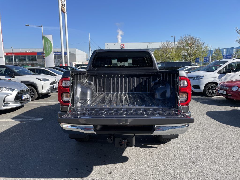 Toyota Hilux, 2.8D Executive ODBĚR 3/2027 - fotka 5