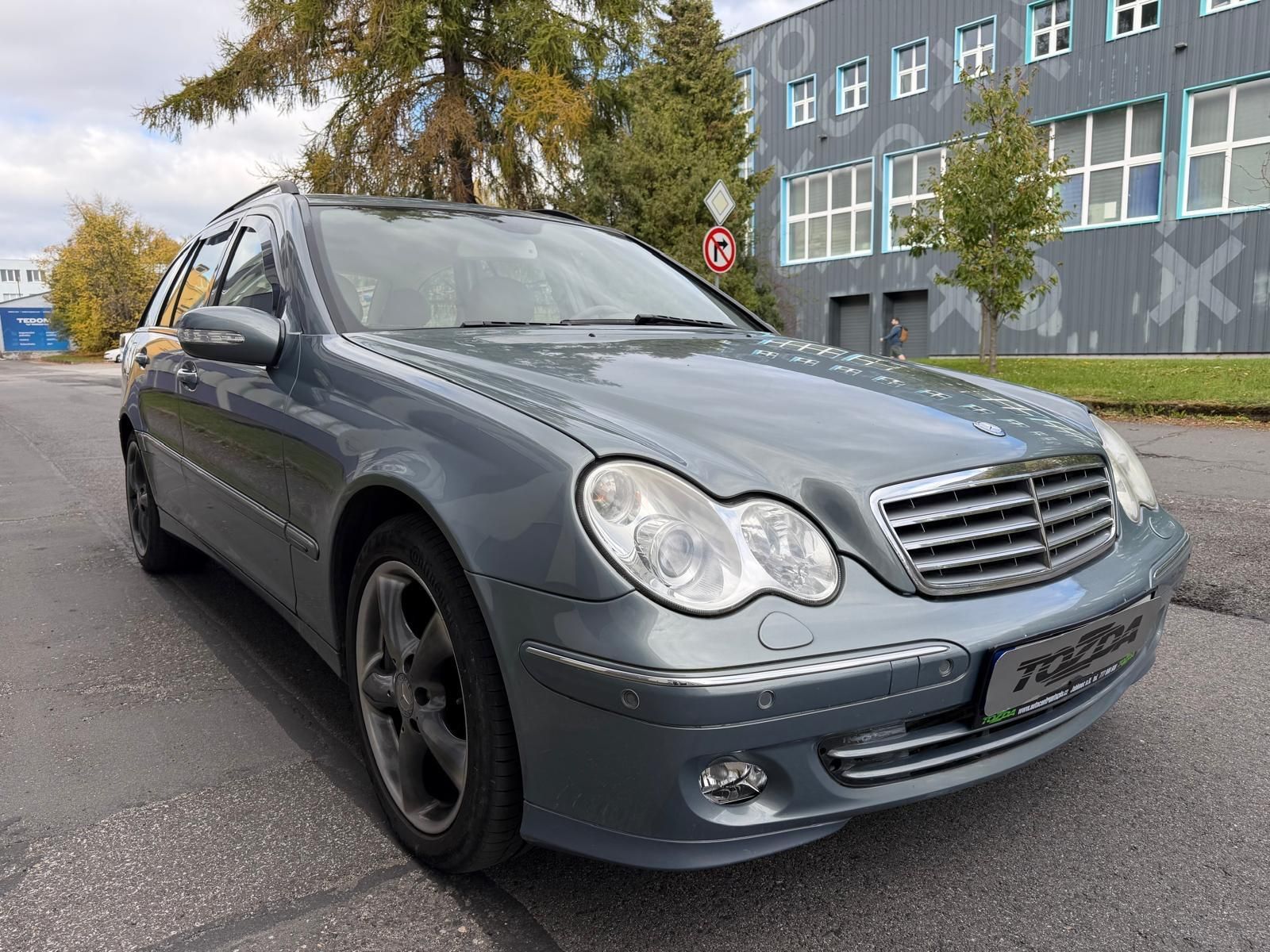 Mercedes-Benz Třídy C, 320 3,0 CDi Elegance - fotka 6