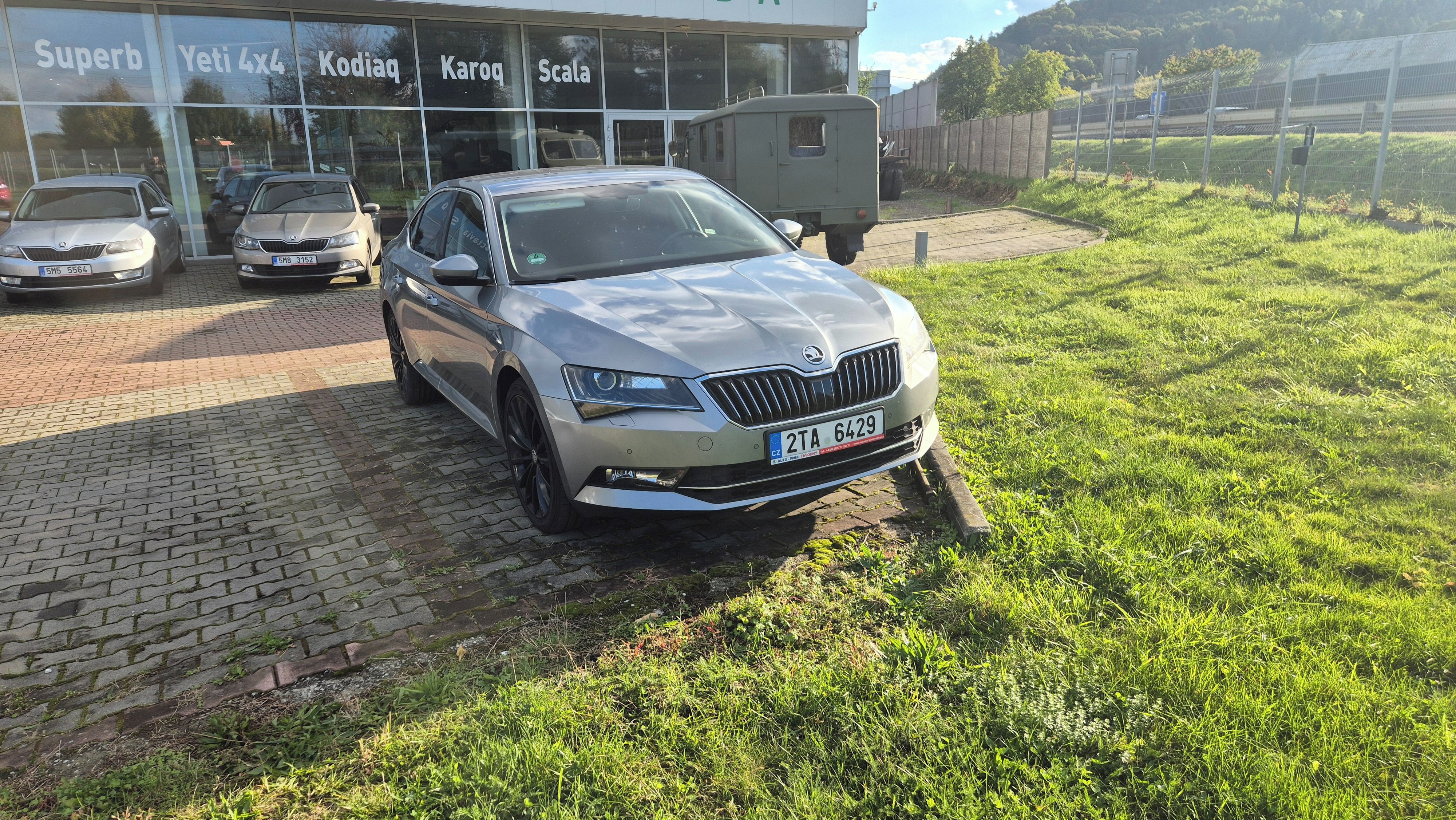 Škoda Superb, 2.0 TDI - fotka 2
