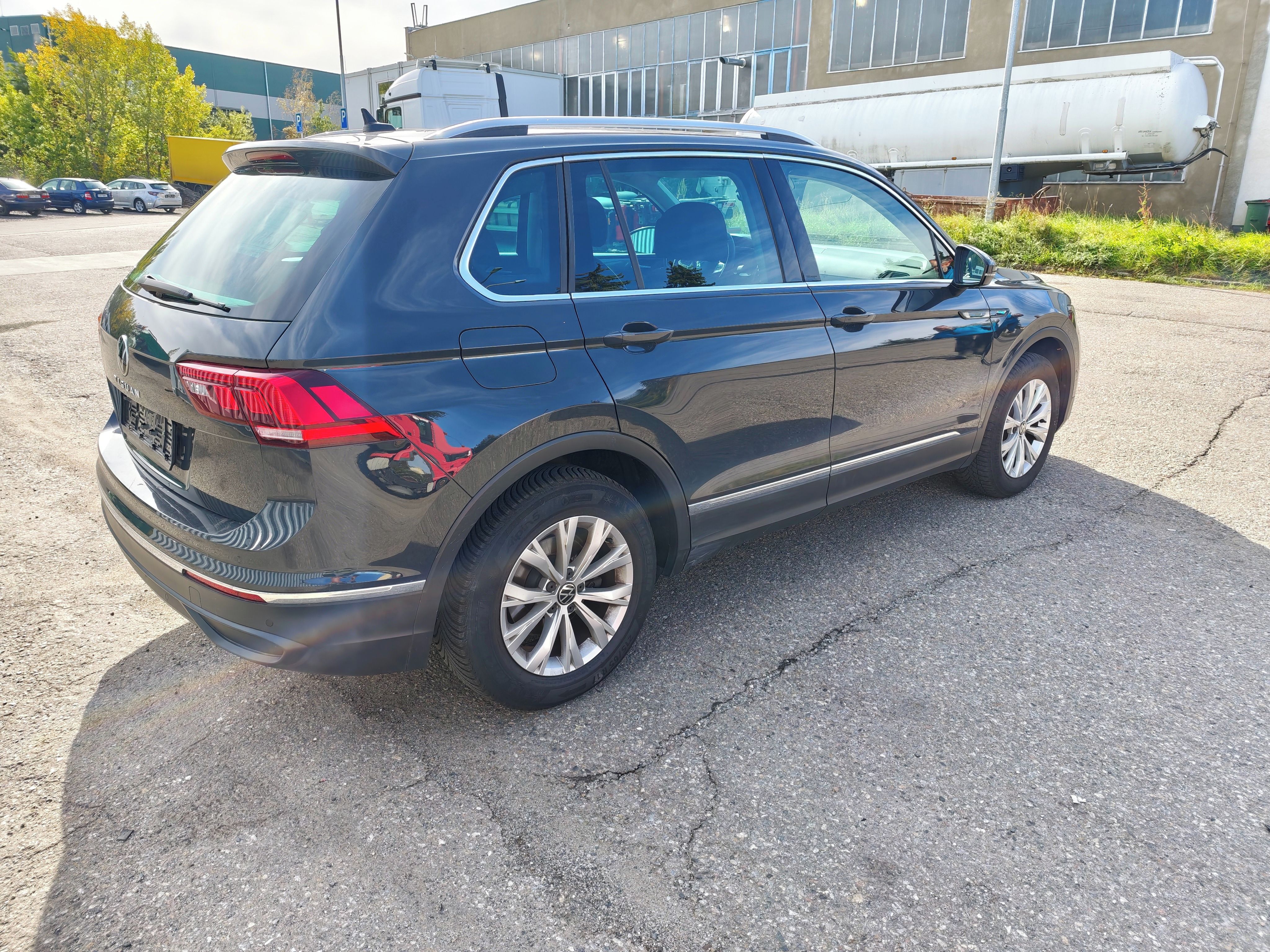 Volkswagen Tiguan, 1.5 TSI, hezký stav - fotka 4