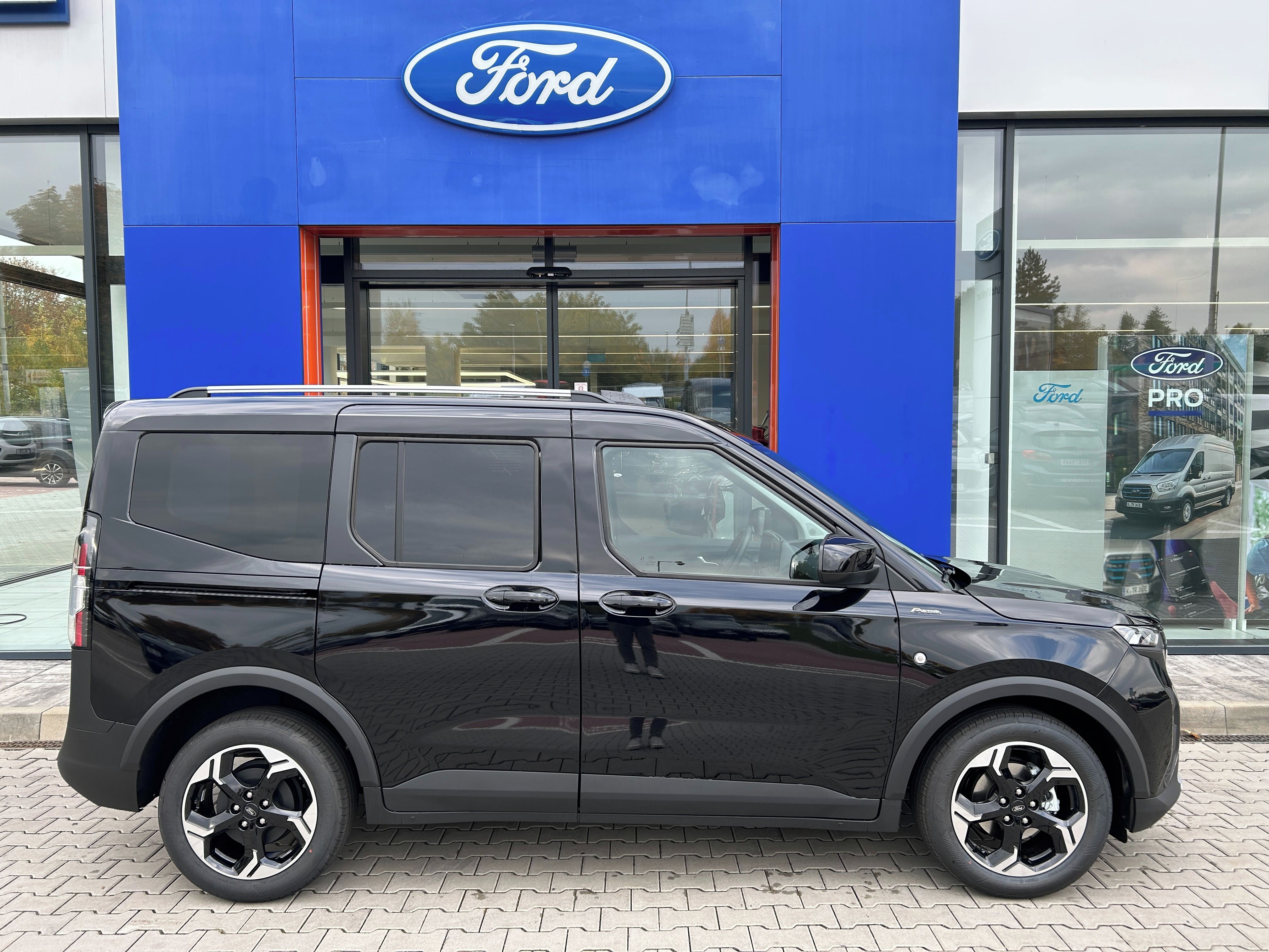 Ford Tourneo Courier, 1.0 EcoBoost 92 kW Active L1 - fotka 3