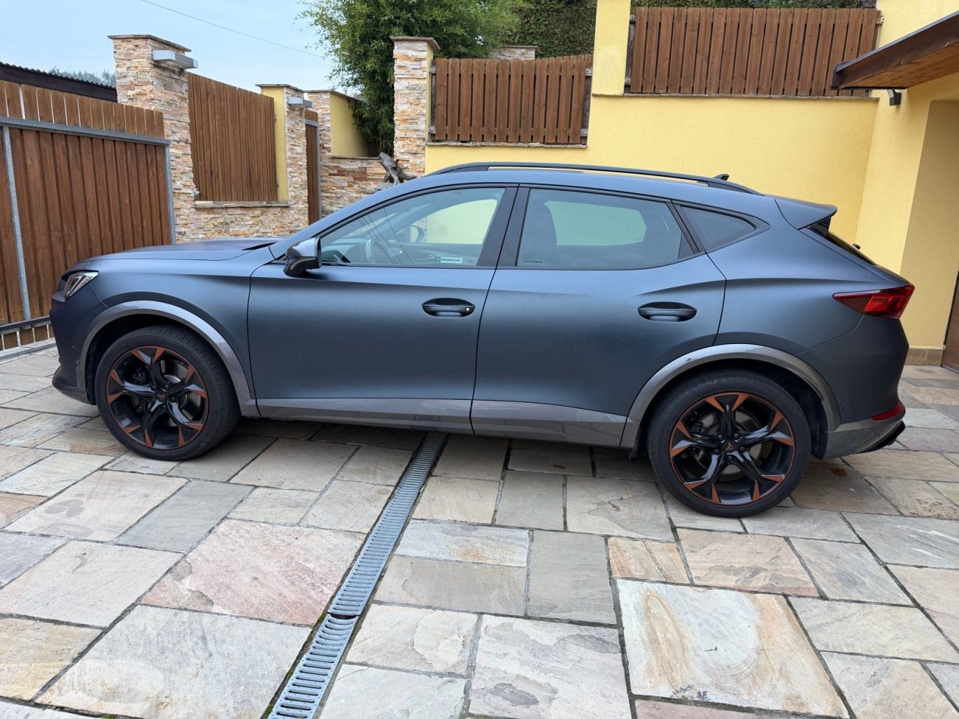 Cupra Formentor, VZ 2.0 Tsi 228kW 4Drive ČR - fotka 2