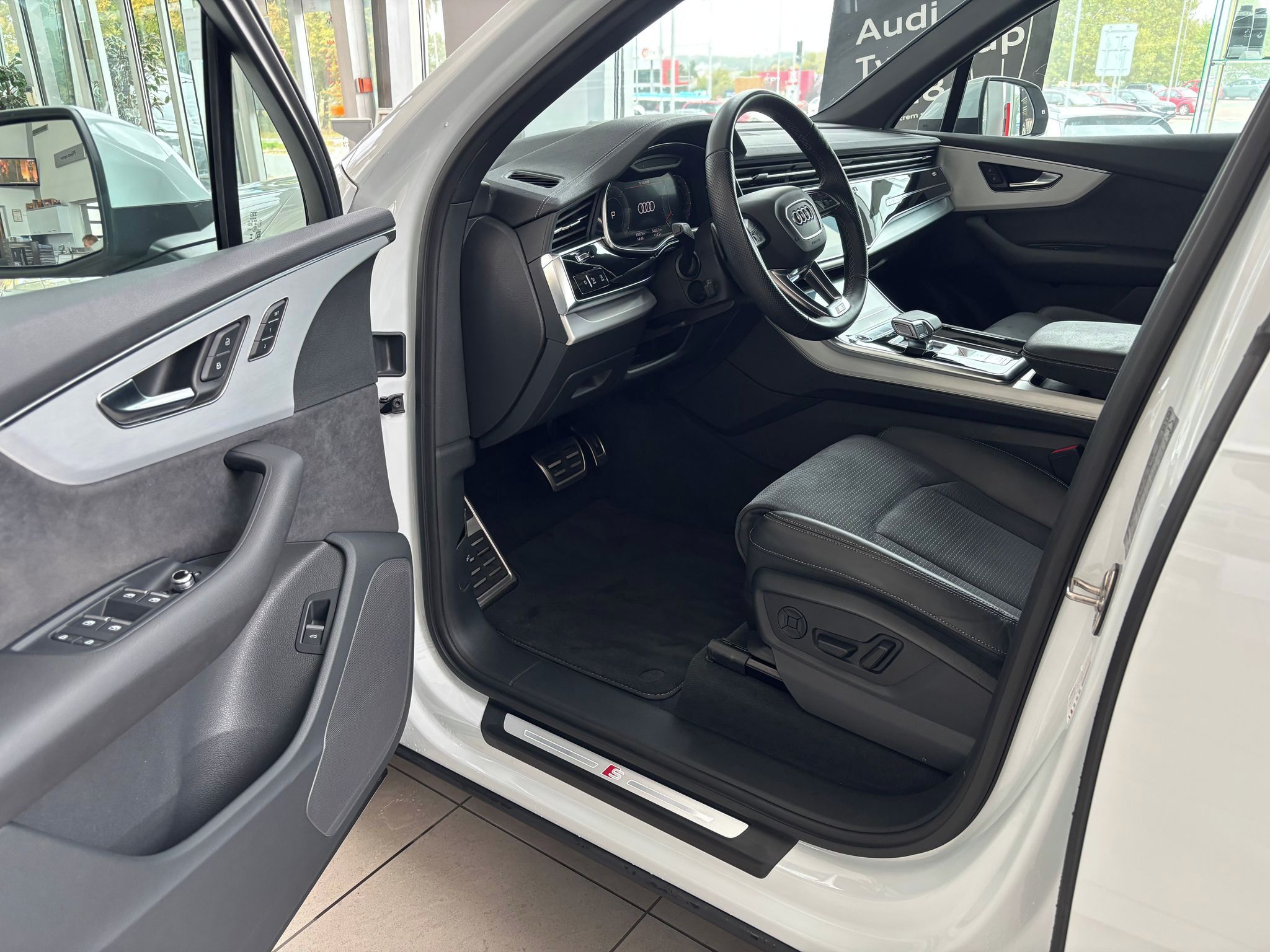 Audi Q7, FL S-line  50TDI 210kW Tažné - fotka 5