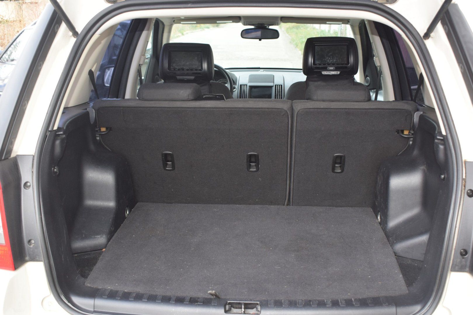 Land Rover Freelander, automat, slušný stav, DVD - fotka 6