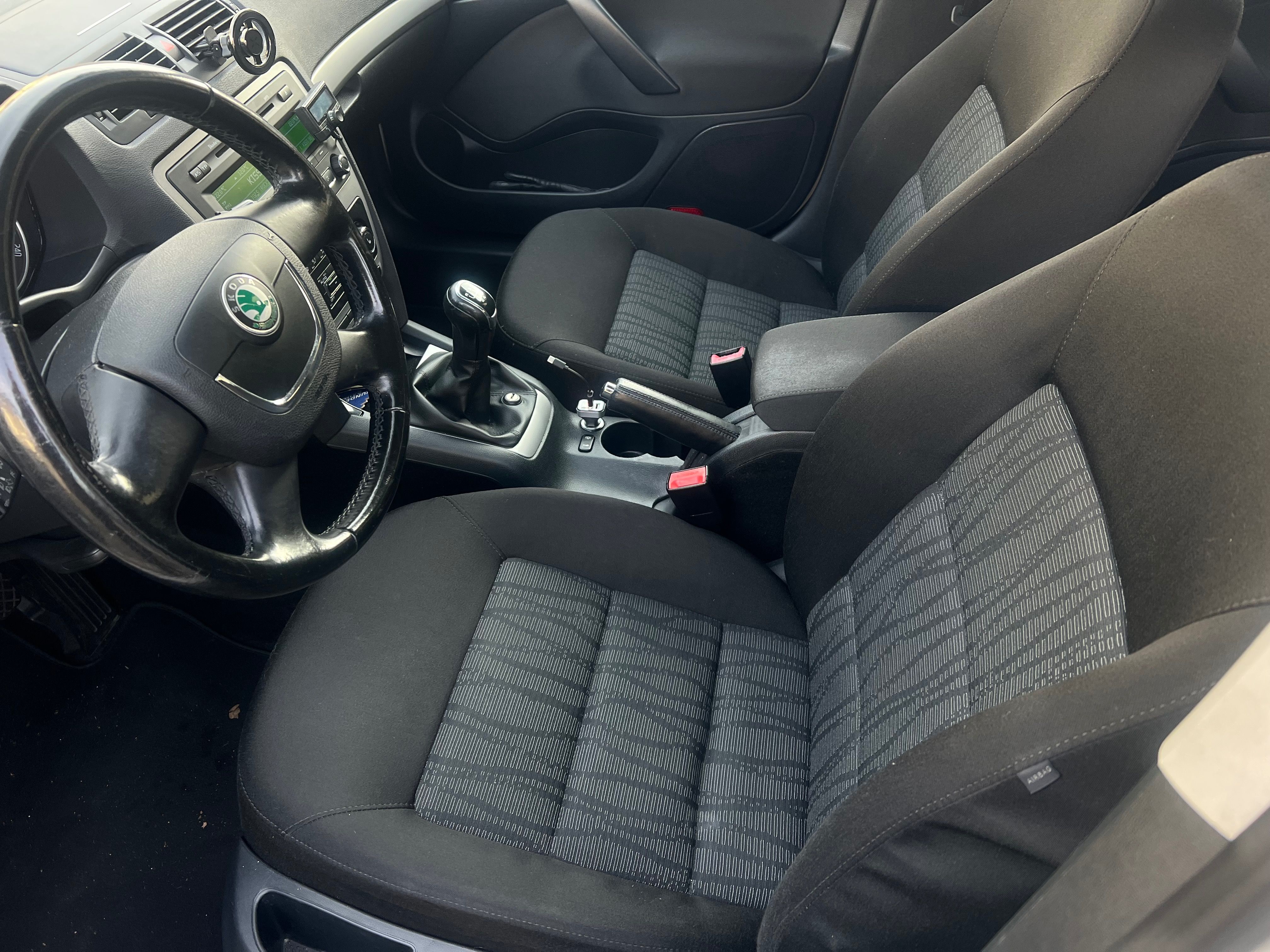 Škoda Octavia, 1.6 TDI. Servisovano, - fotka 6