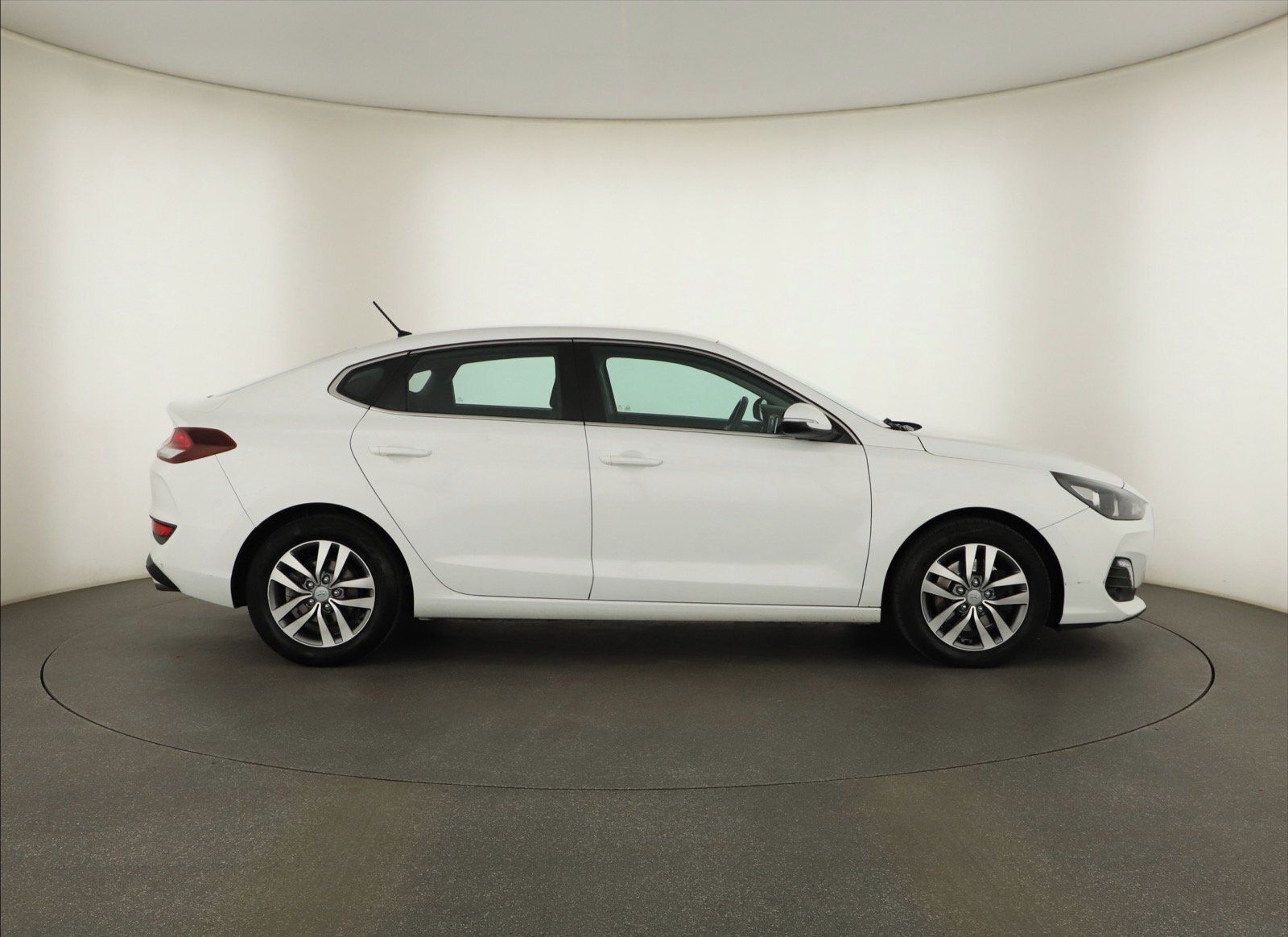 Hyundai i30, 1.6 CRDi, Klima, Tempomat - fotka 6