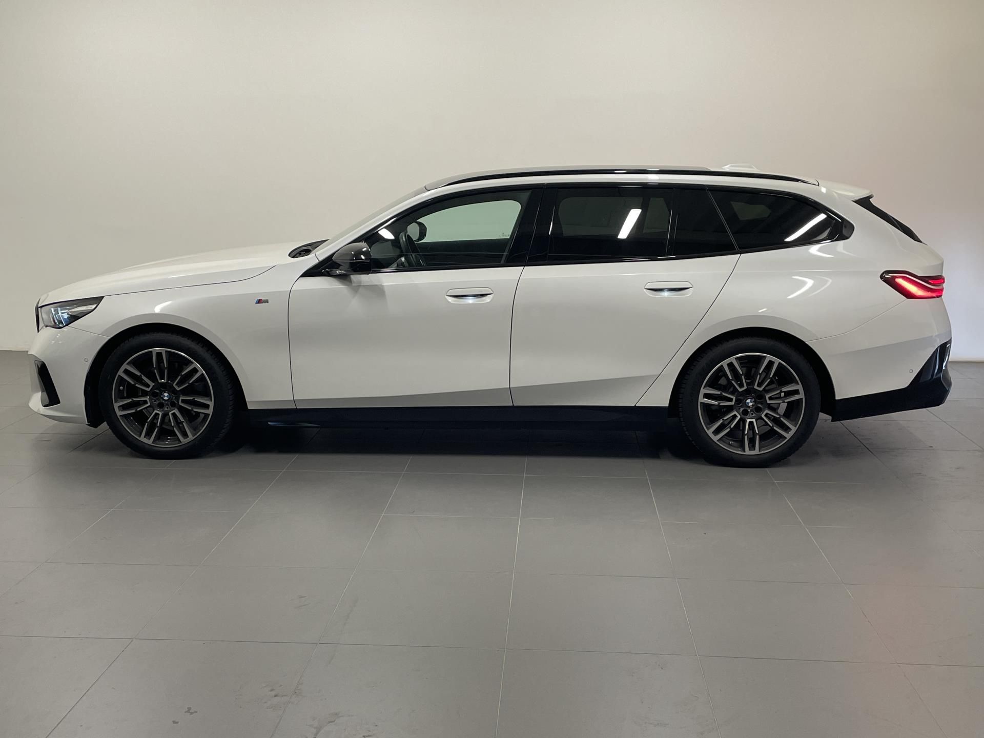 BMW Řada 5, 520d xDrive, Mpaket - fotka 2