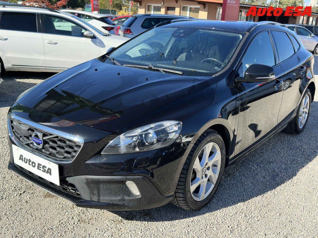 Volvo V40, 2.0 D3,2.maj,AT - fotka 3