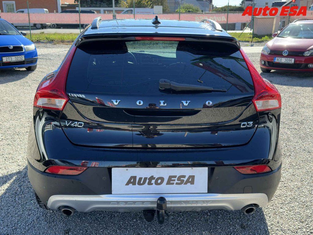 Volvo V40, 2.0 D3,2.maj,AT - fotka 5