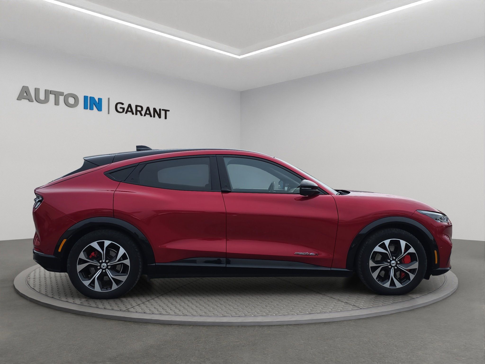 Ford Mustang Mach-E, Extended Range, 4x4, 98kWh - fotka 4