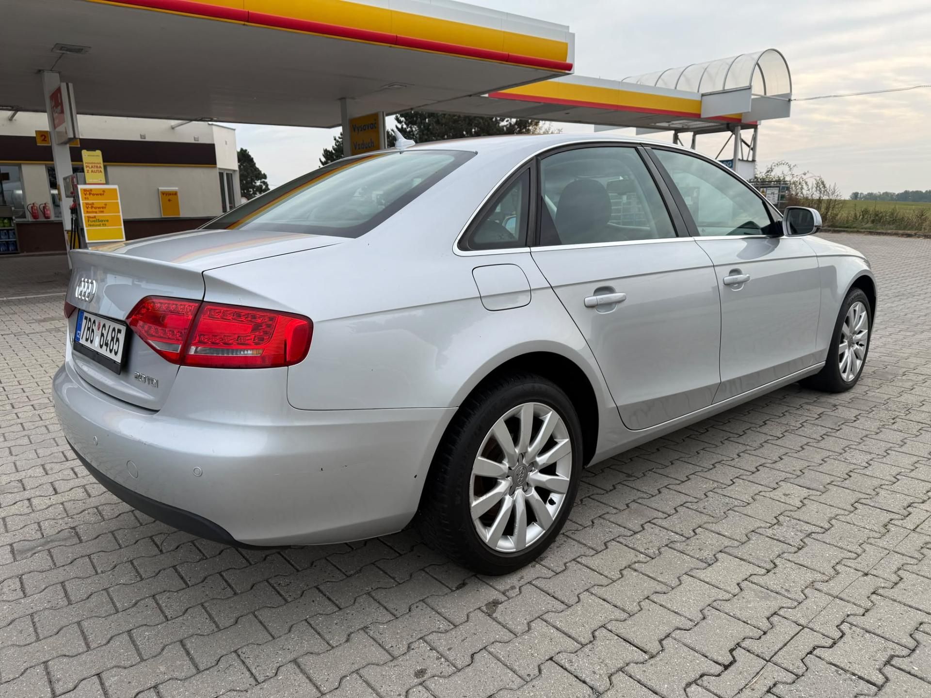 Audi A4, 2,0 TDI - fotka 4