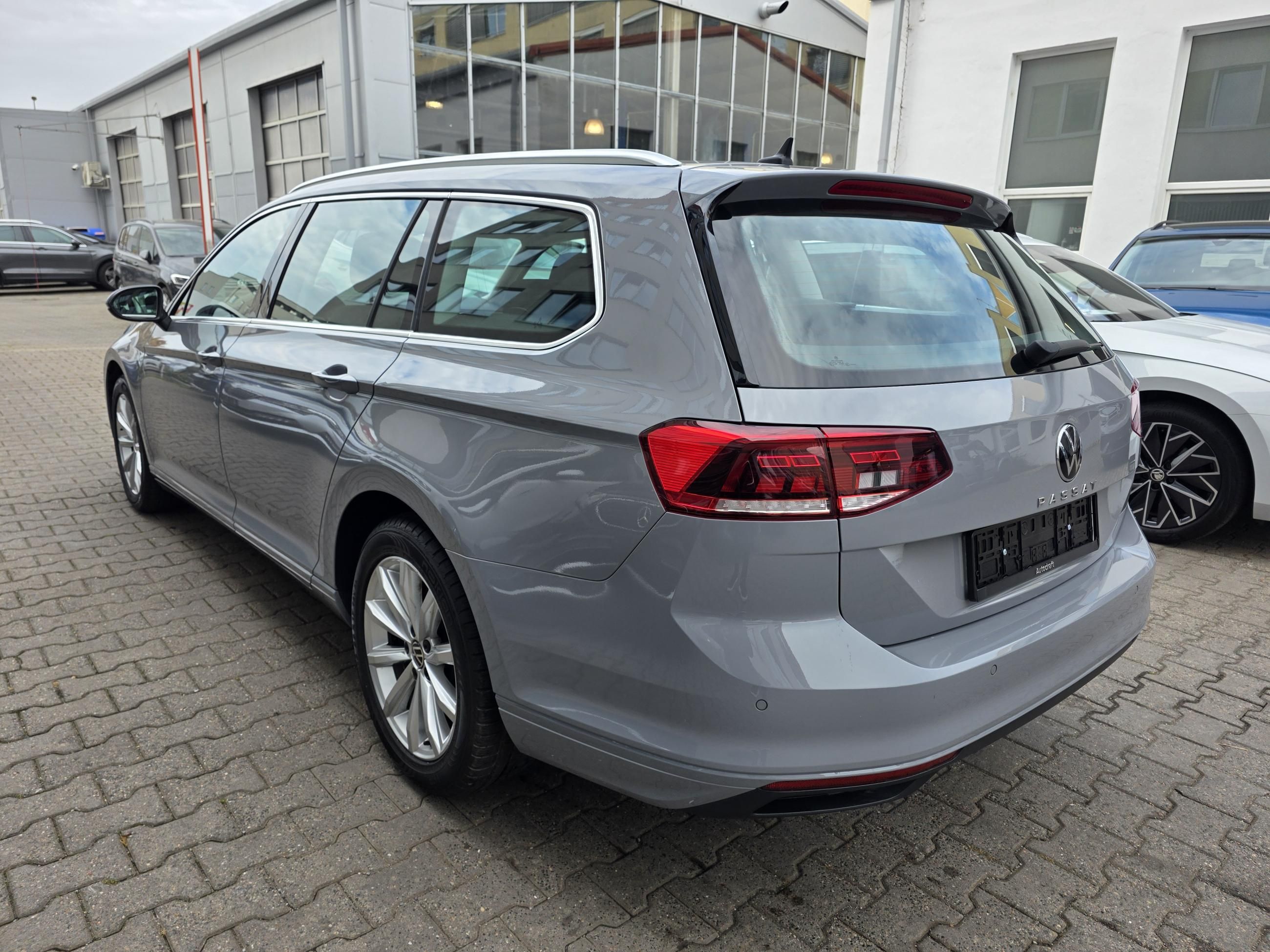 Volkswagen Passat, 2.0 TDI 110kW Manuál - fotka 4
