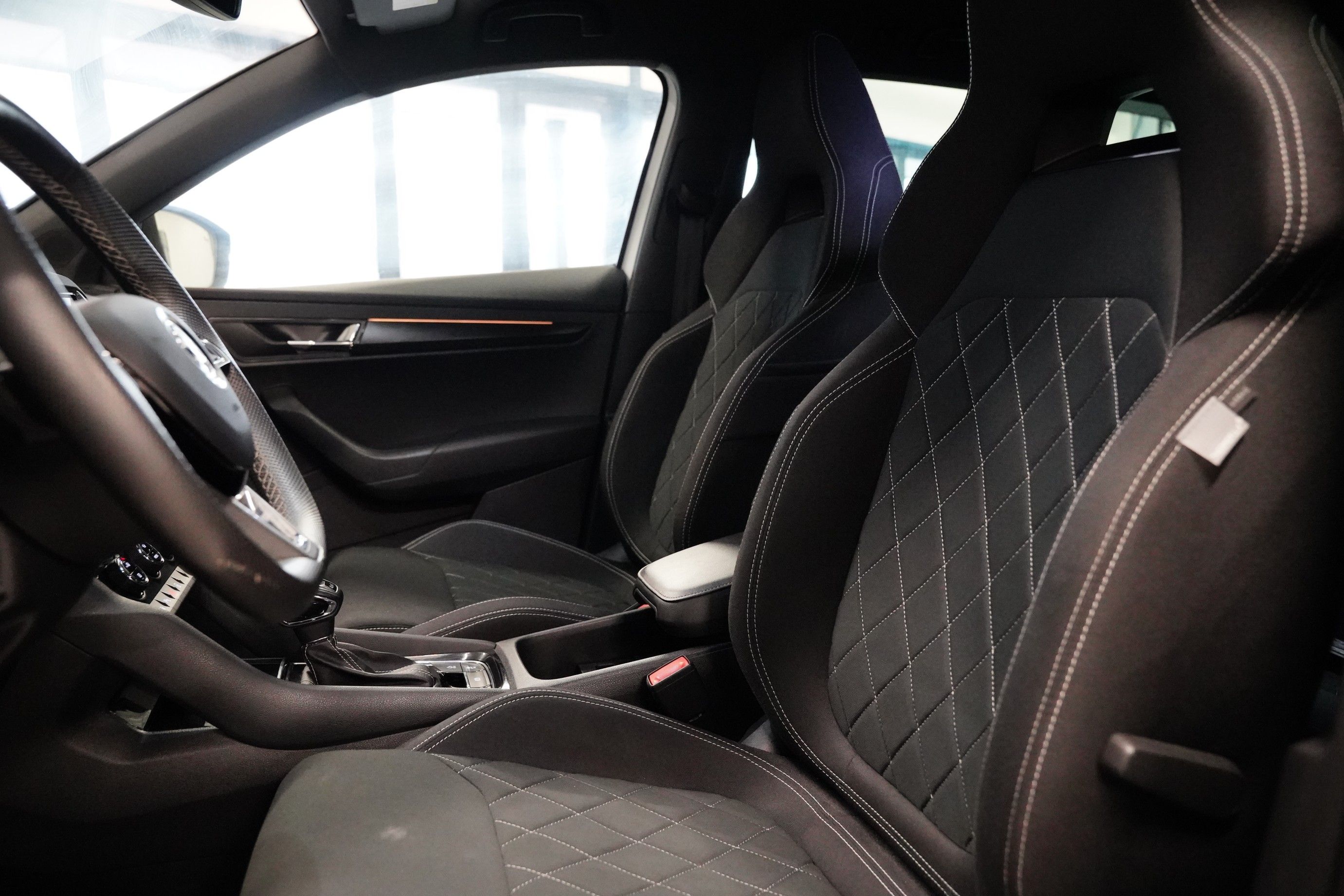 Škoda Karoq, 2.0 TDI 140kW Sportline - fotka 6