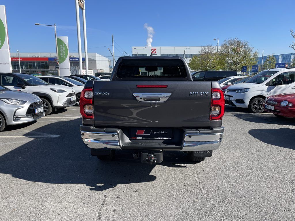 Toyota Hilux, 2.8D Executive ODBĚR 3/2027 - fotka 4