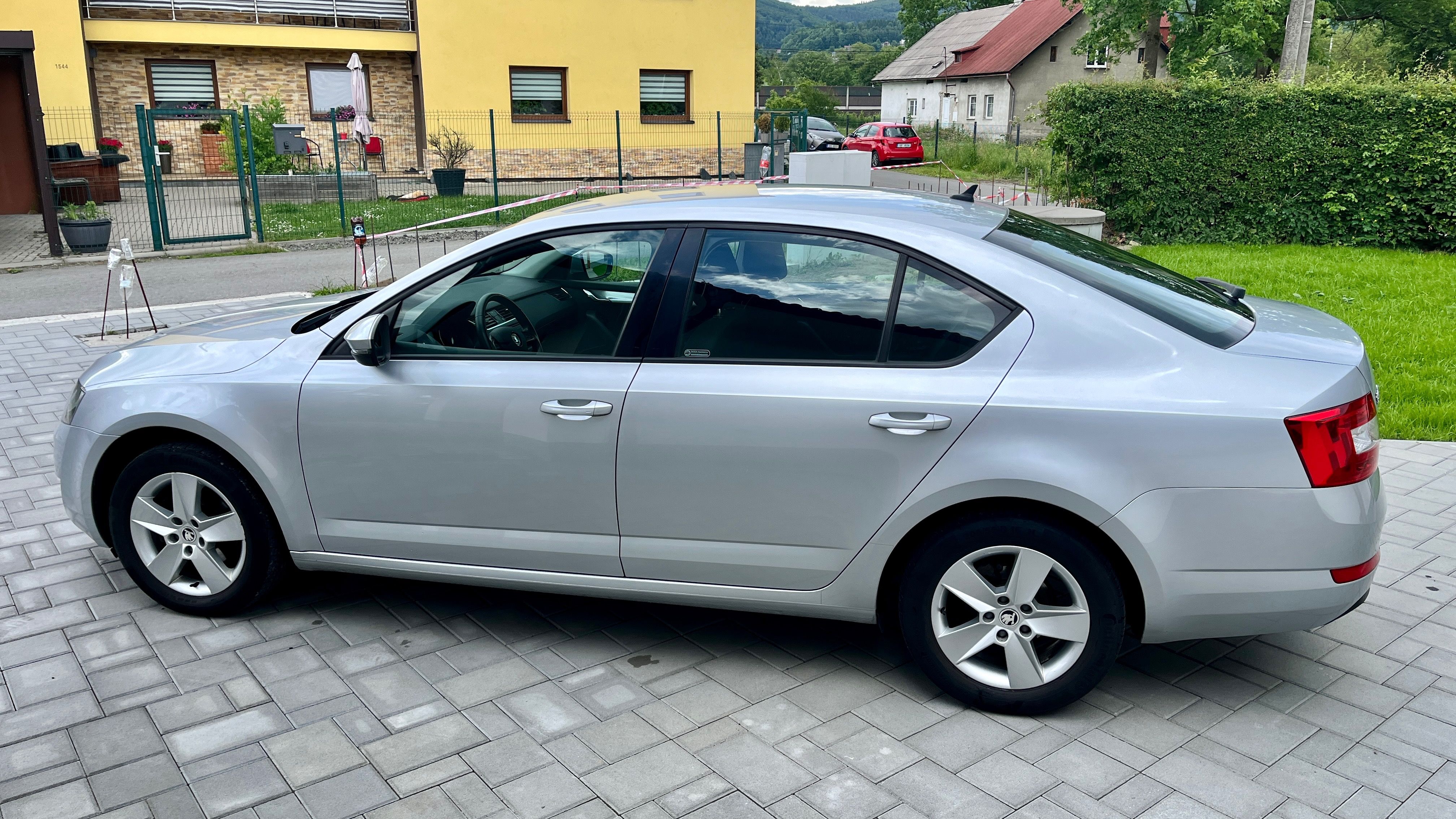 Škoda Octavia, 1.6 TDI, Elegance - fotka 6