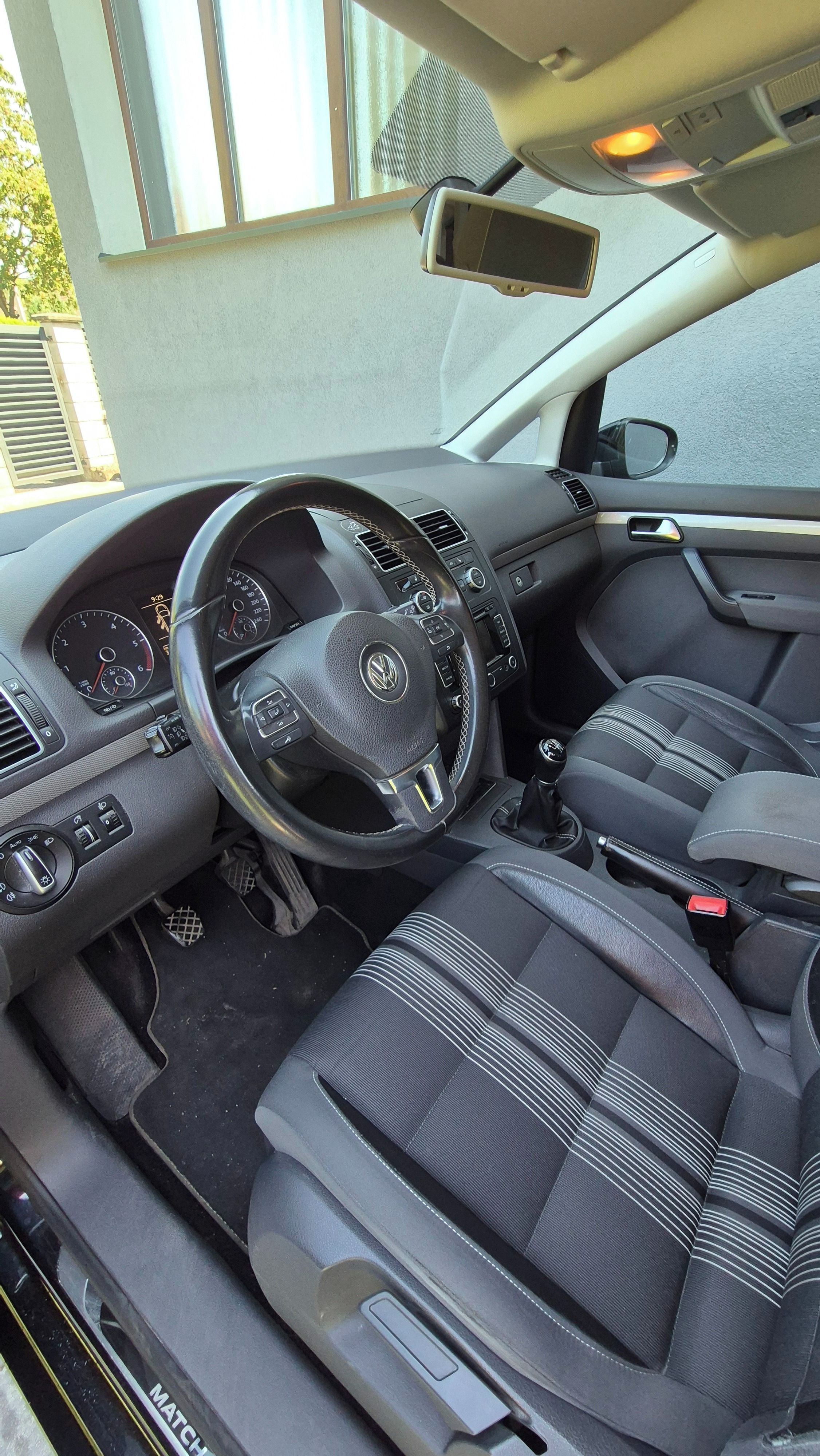 Volkswagen Touran, 1.6 TDI edice Match - fotka 6