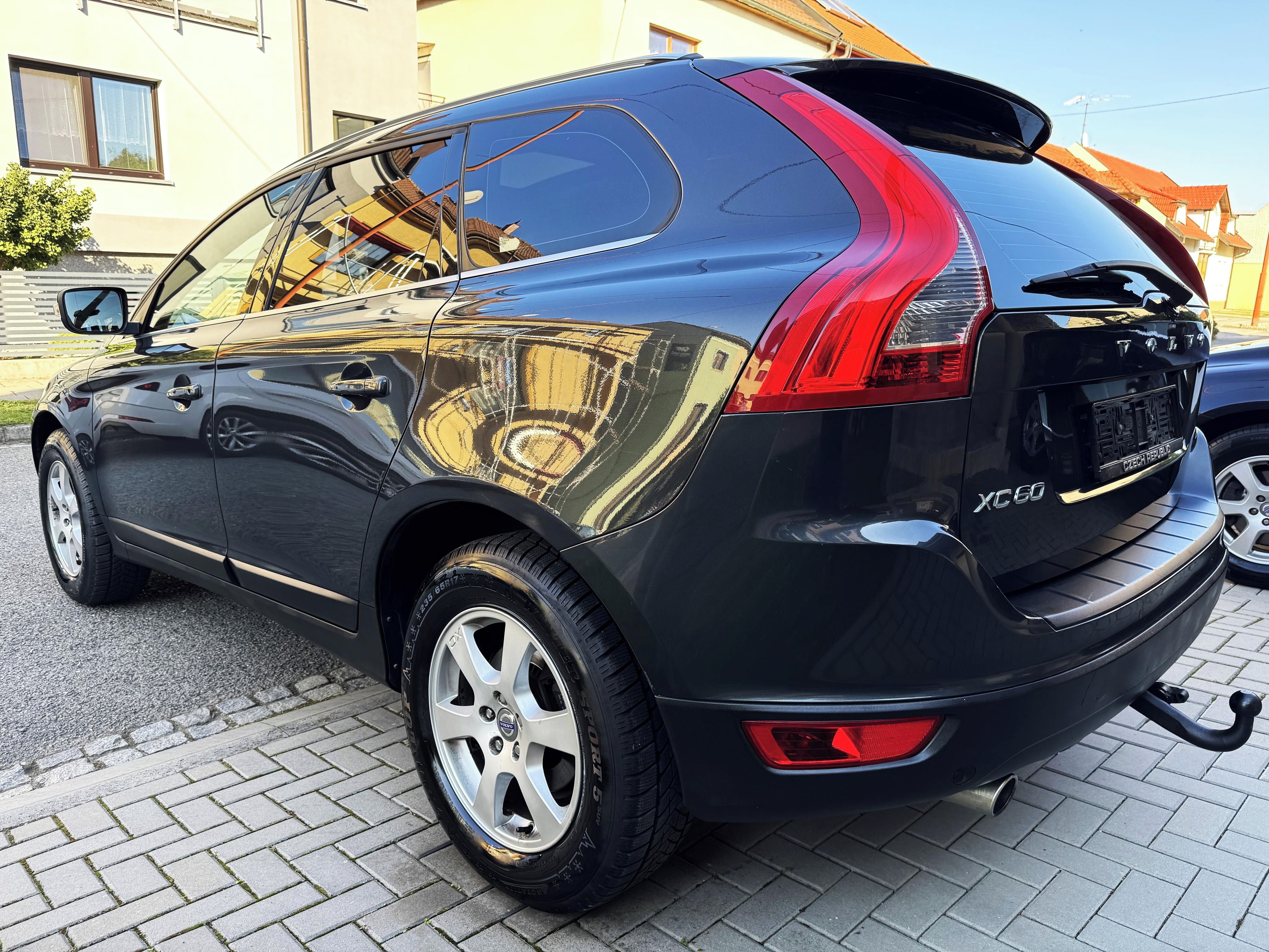 Volvo XC60, 2.4D4 4x4, KŮŽE, KAMERA, TAŽNÉ - fotka 6