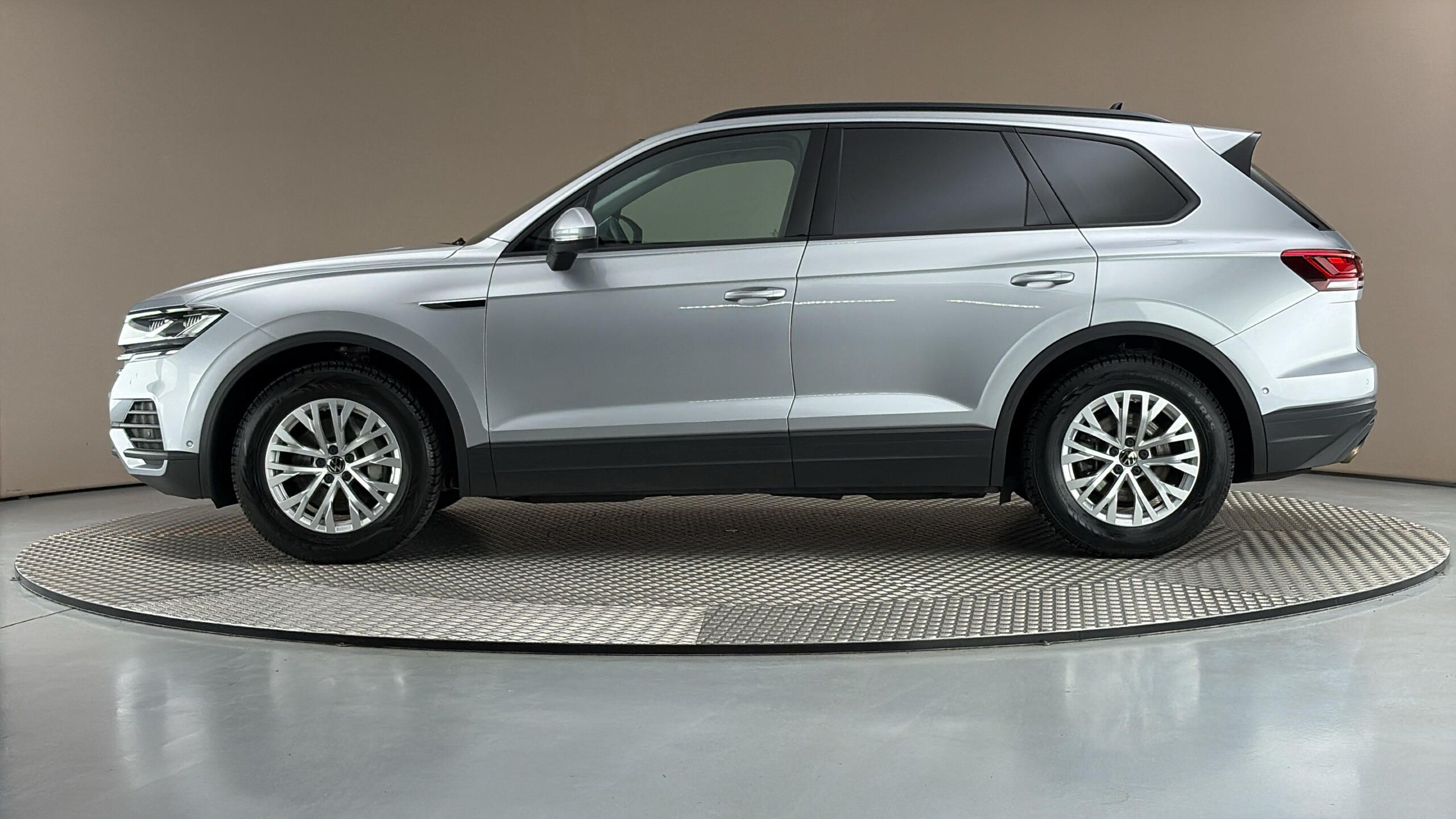 Volkswagen Touareg, 3.0 TDI Tiptronic - fotka 4