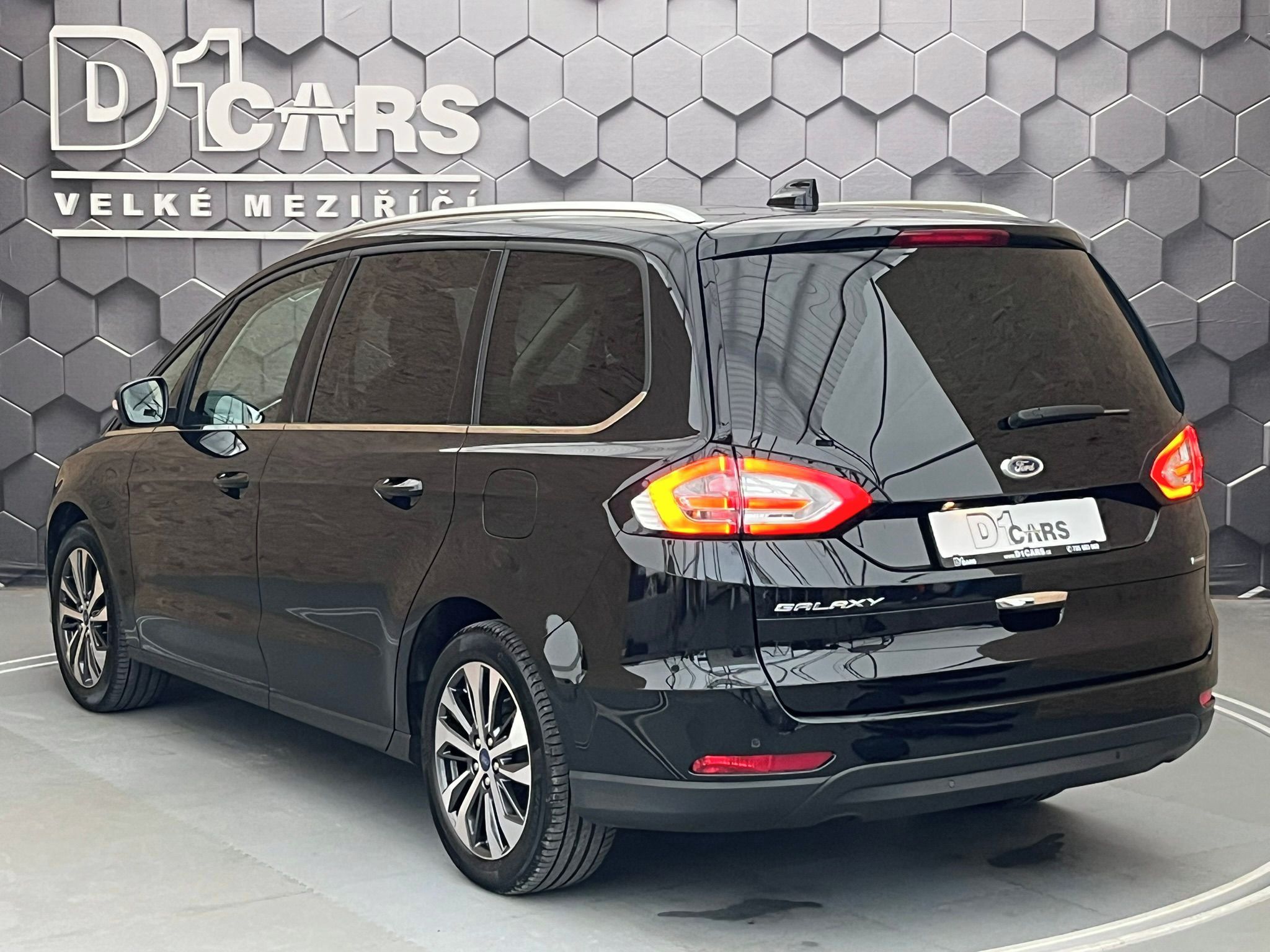 Ford Galaxy, 2.5 HEV TITANIUM LED 7míst - fotka 2