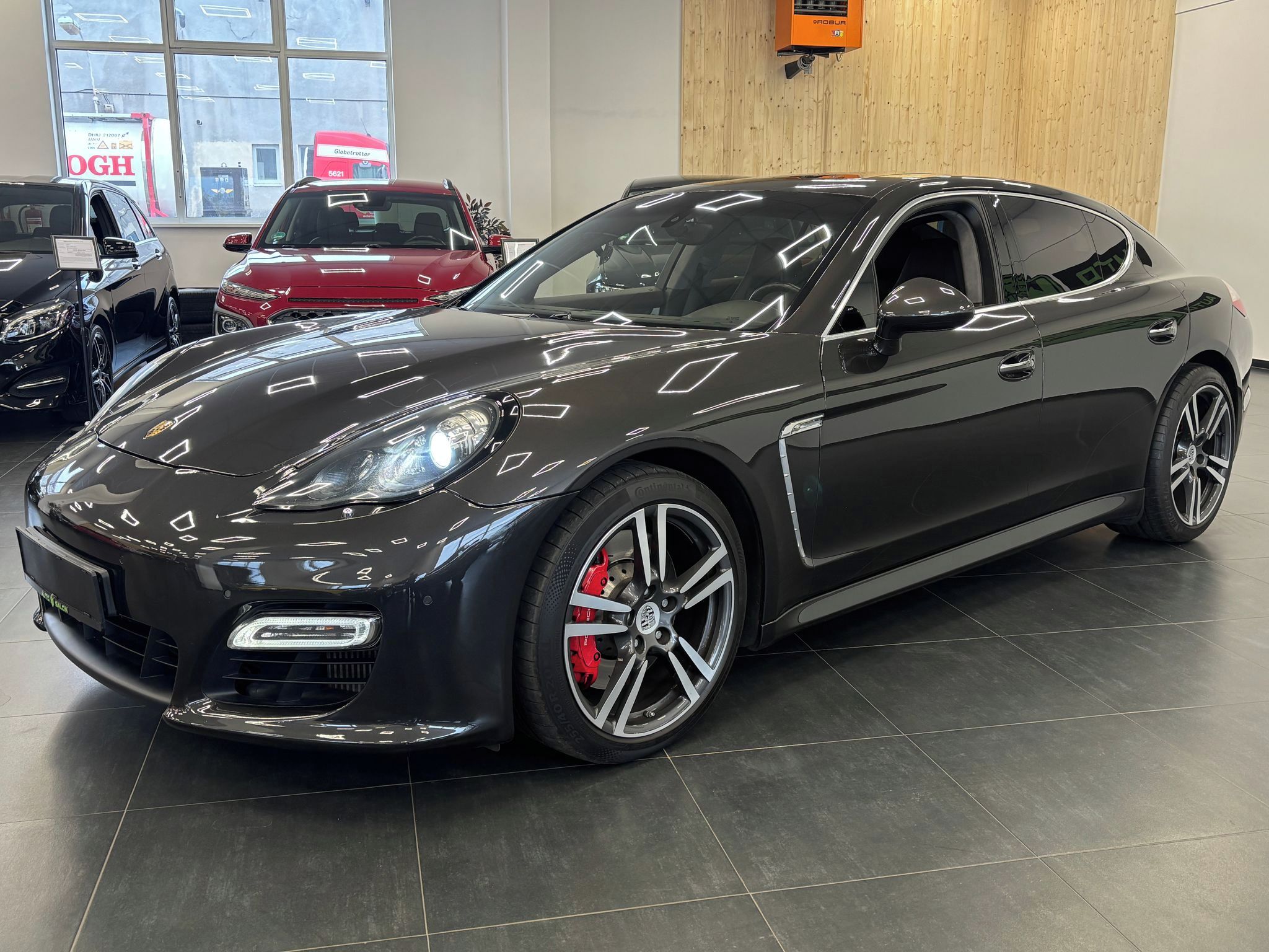 Porsche Panamera, 4.8L V8 Twin-Turbo 4x4 368kW - fotka 3