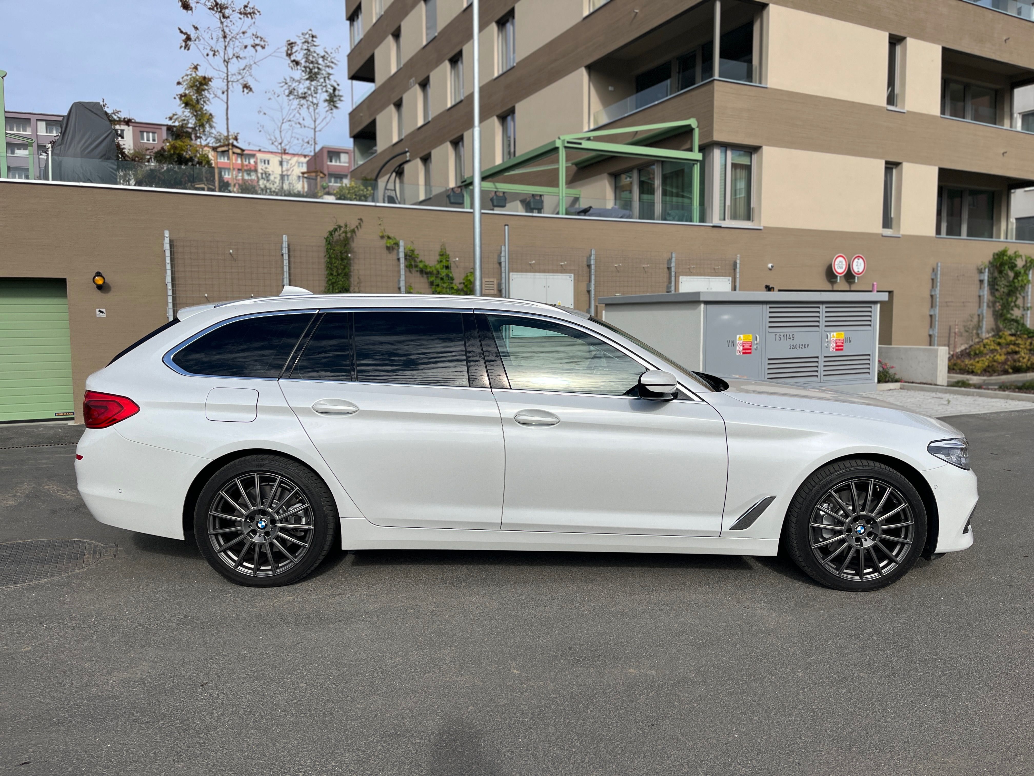 BMW Řada 5, BMW 530D G31xDrive Luxury Line - fotka 2
