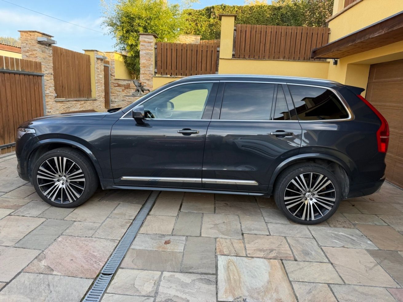 Volvo XC90, B6  Inscription Auto,ČR,22´alu - fotka 2