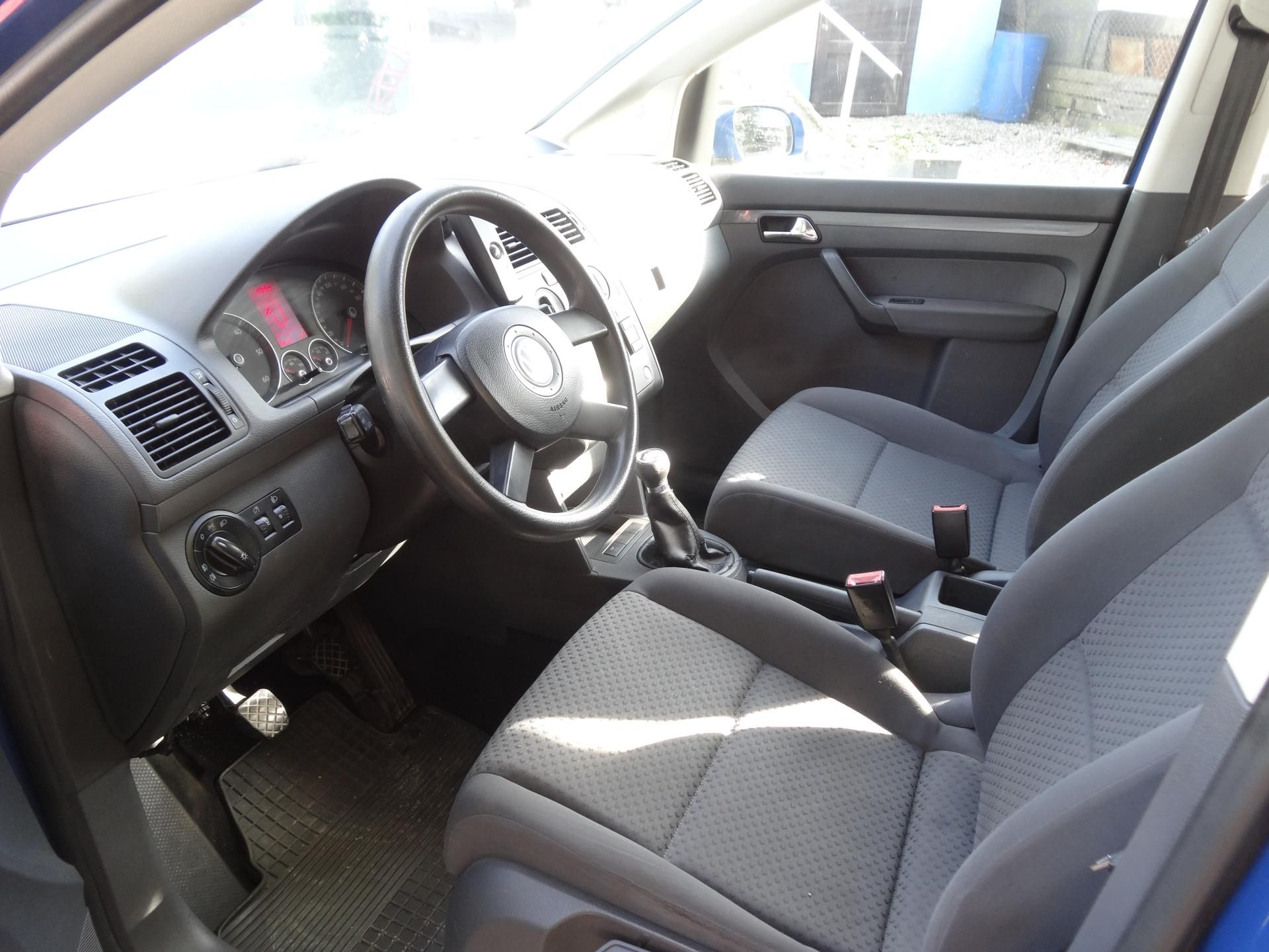 Volkswagen Touran, 1.9 TDi Taž.zař. Plná nádrž - fotka 2