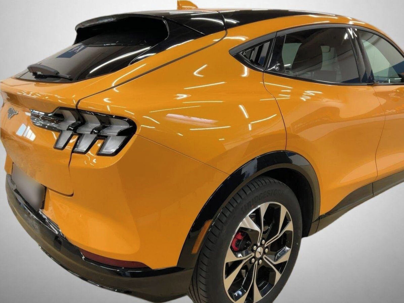 Ford Mustang Mach-E, Standard Range AWD, 4X4 - fotka 2