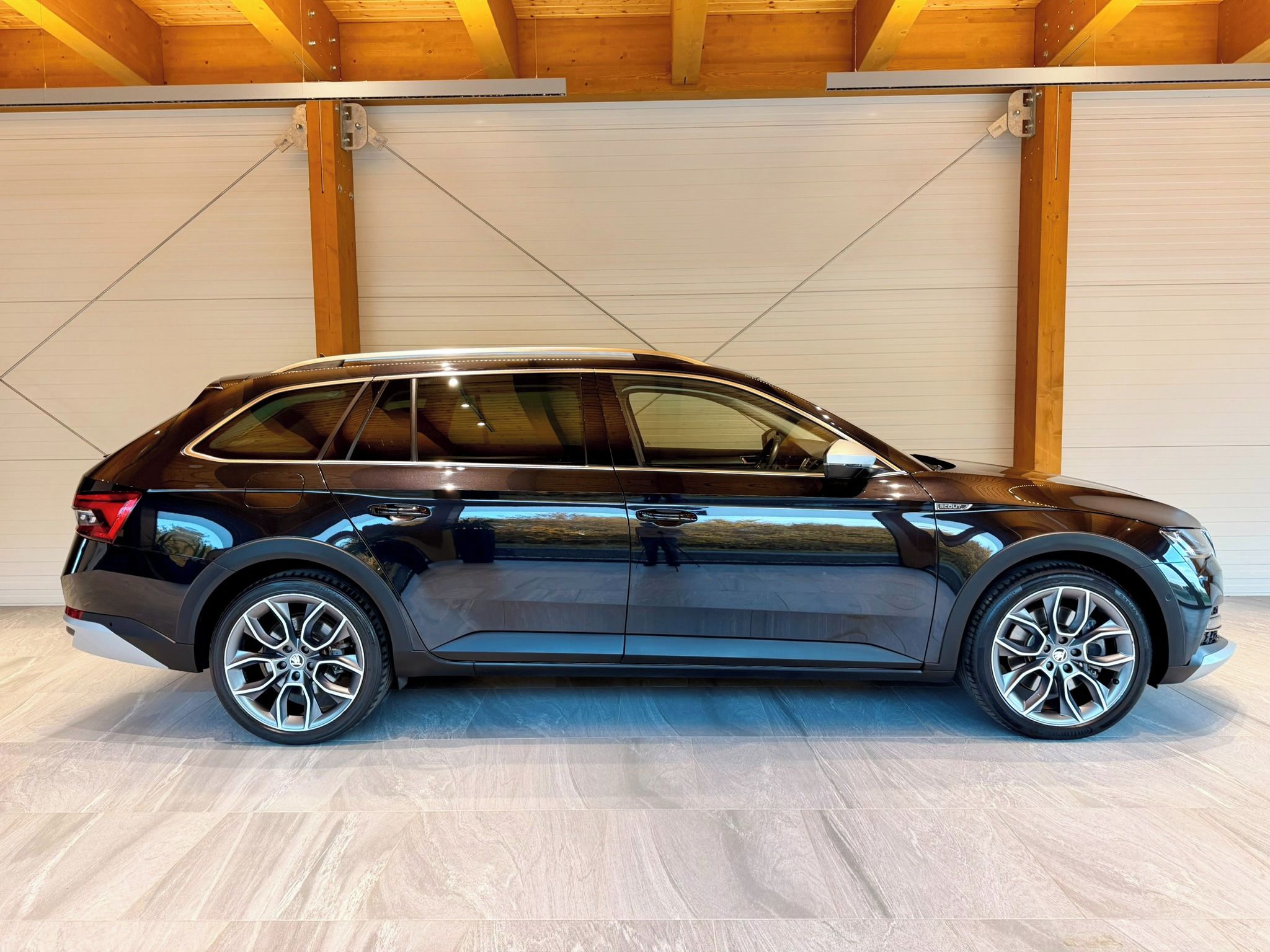 Škoda Superb, 2.0 TSi 206 Kw DSG 4x4 Scout - fotka 2