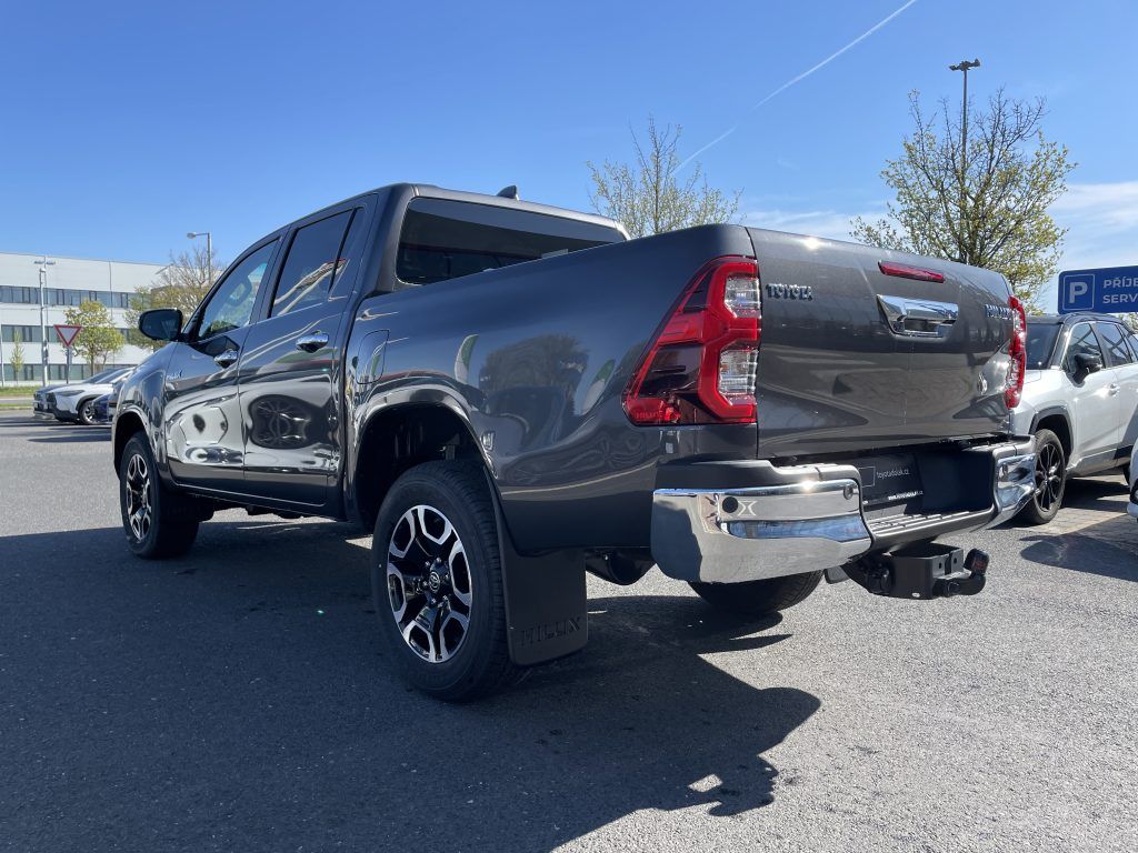 Toyota Hilux, 2.8D Executive ODBĚR 3/2027 - fotka 6