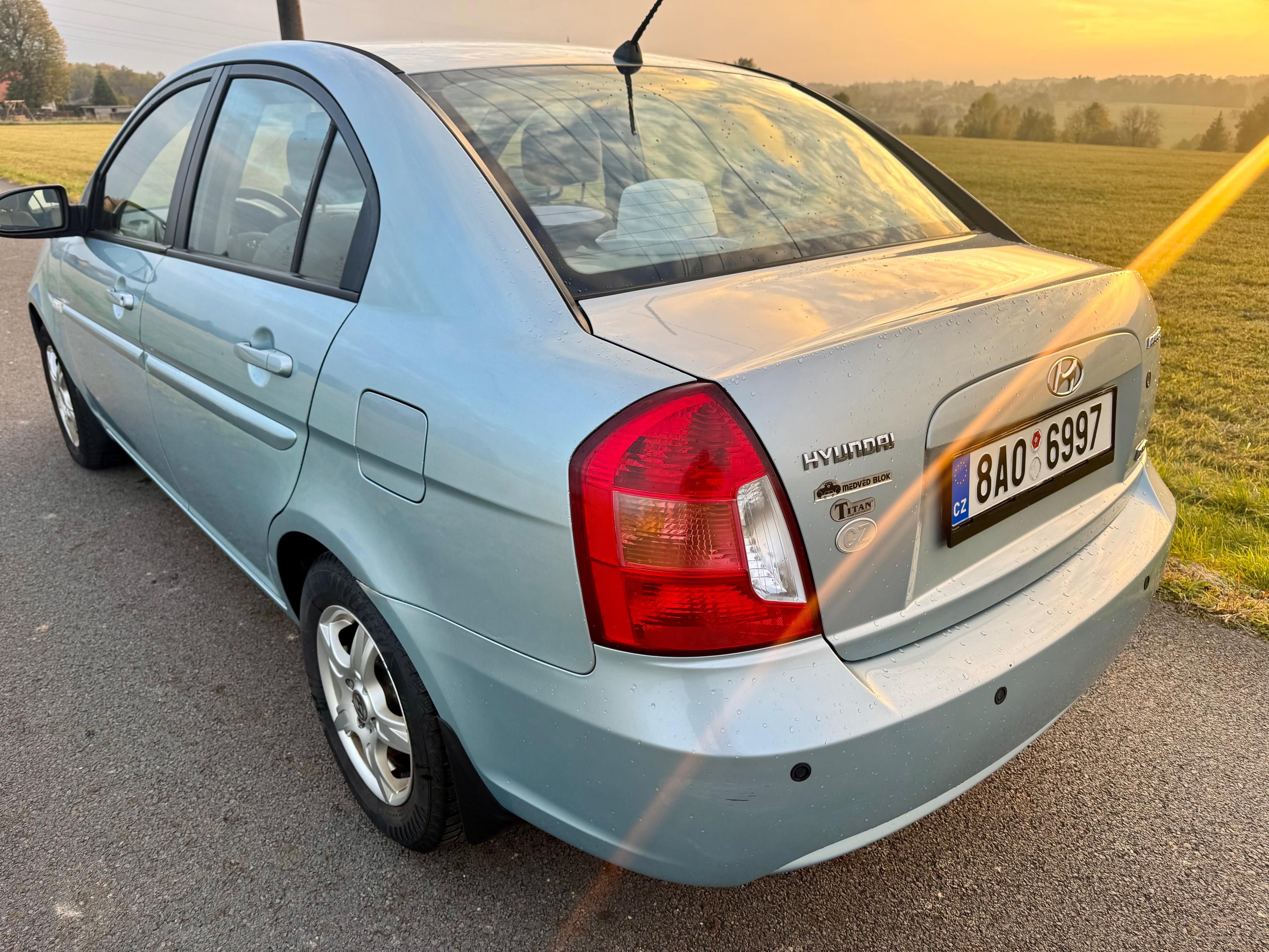 Hyundai Accent, 1.6 16V - fotka 4