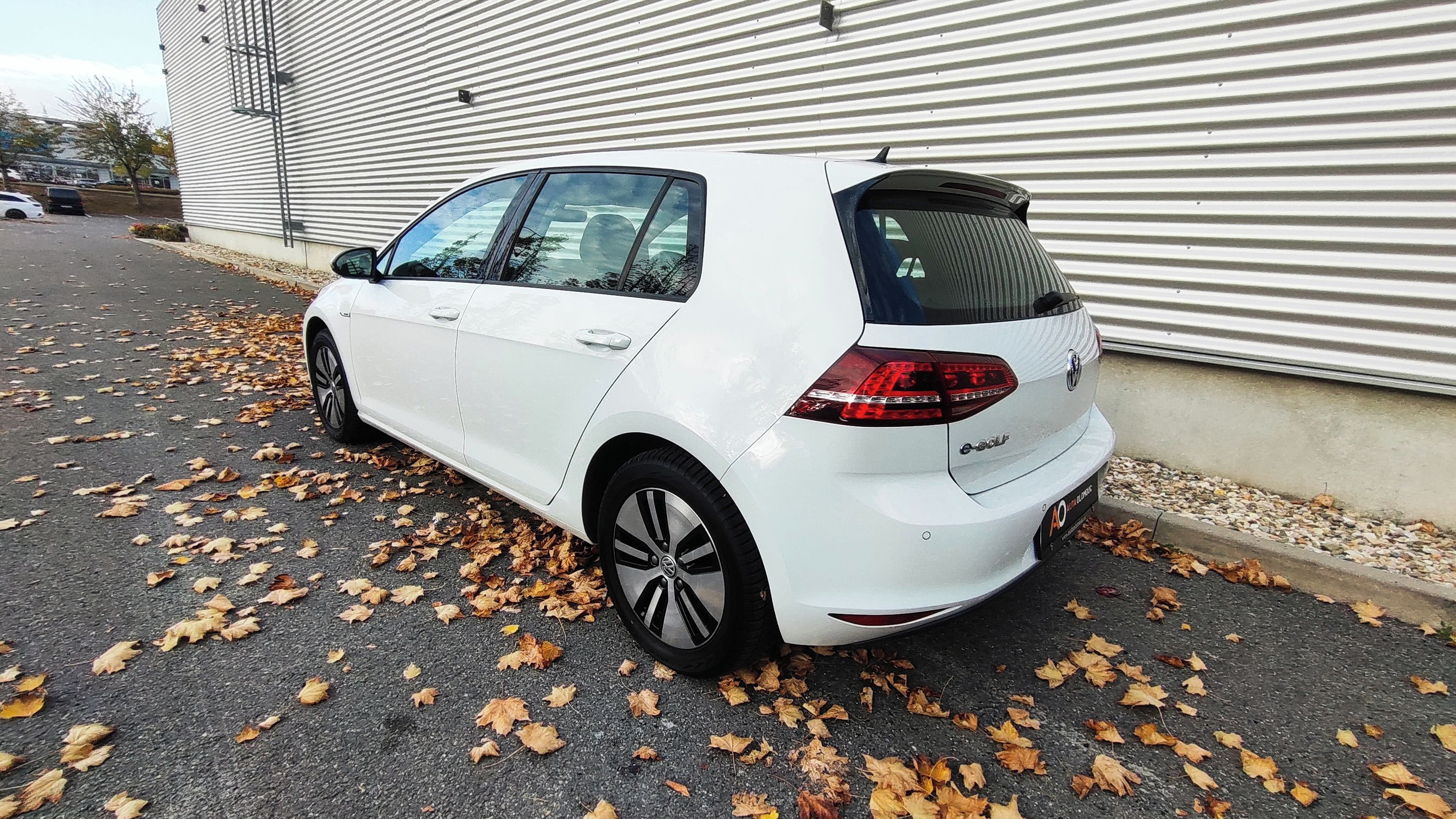 Volkswagen e-Golf, 32kWh 85 KW  28.000km!!! - fotka 3