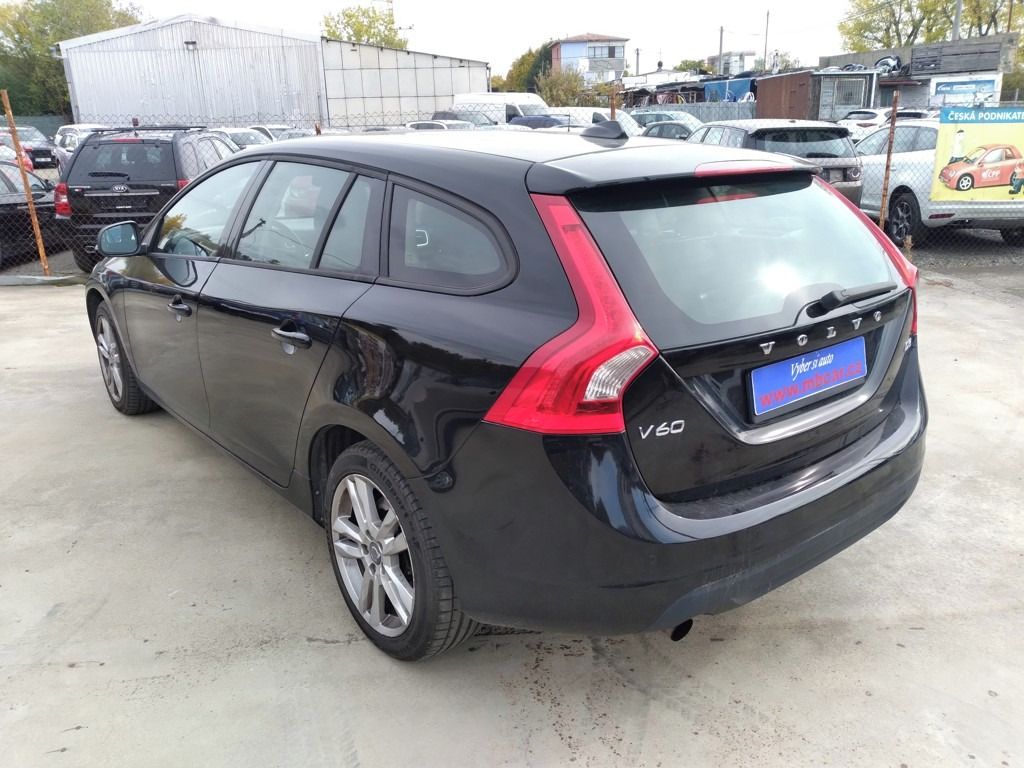 Volvo V60, D3 2.0D MANUÁL,NAVI,AC,DPH - fotka 6