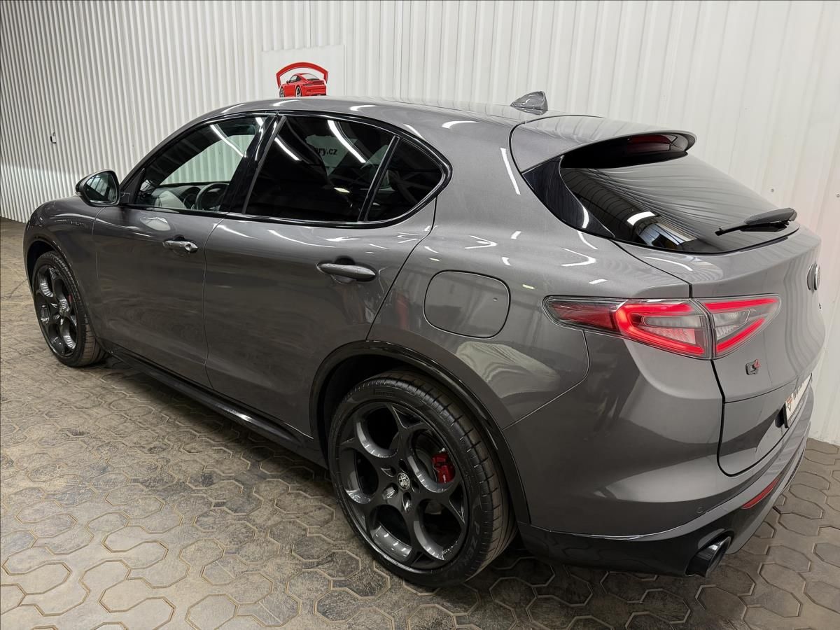 Alfa Romeo Stelvio, VELOCE 154kW Q4 H&K LED R21 - fotka 6