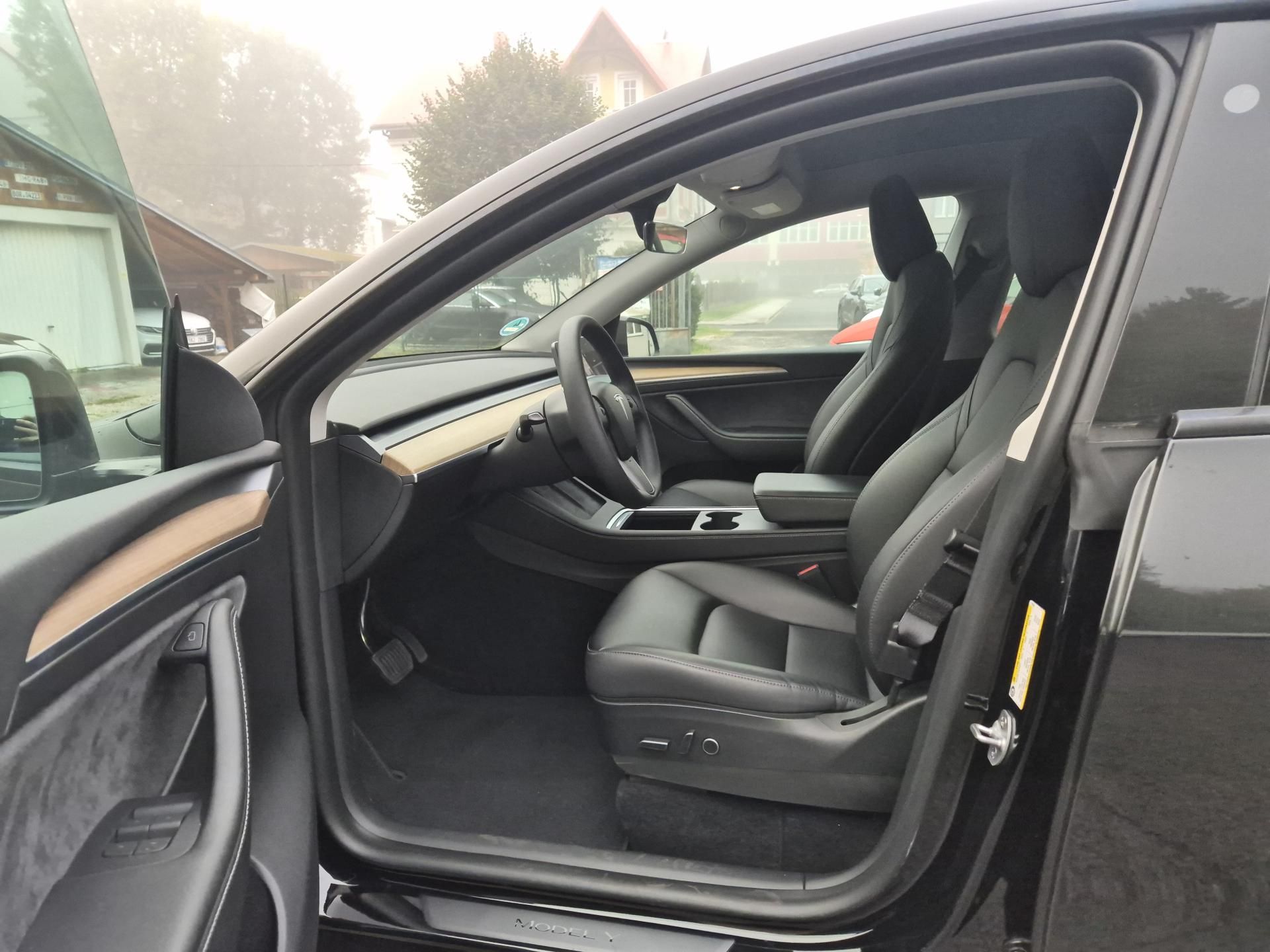 Tesla Model Y, RWD 220kw SOH 94,1 % - fotka 3