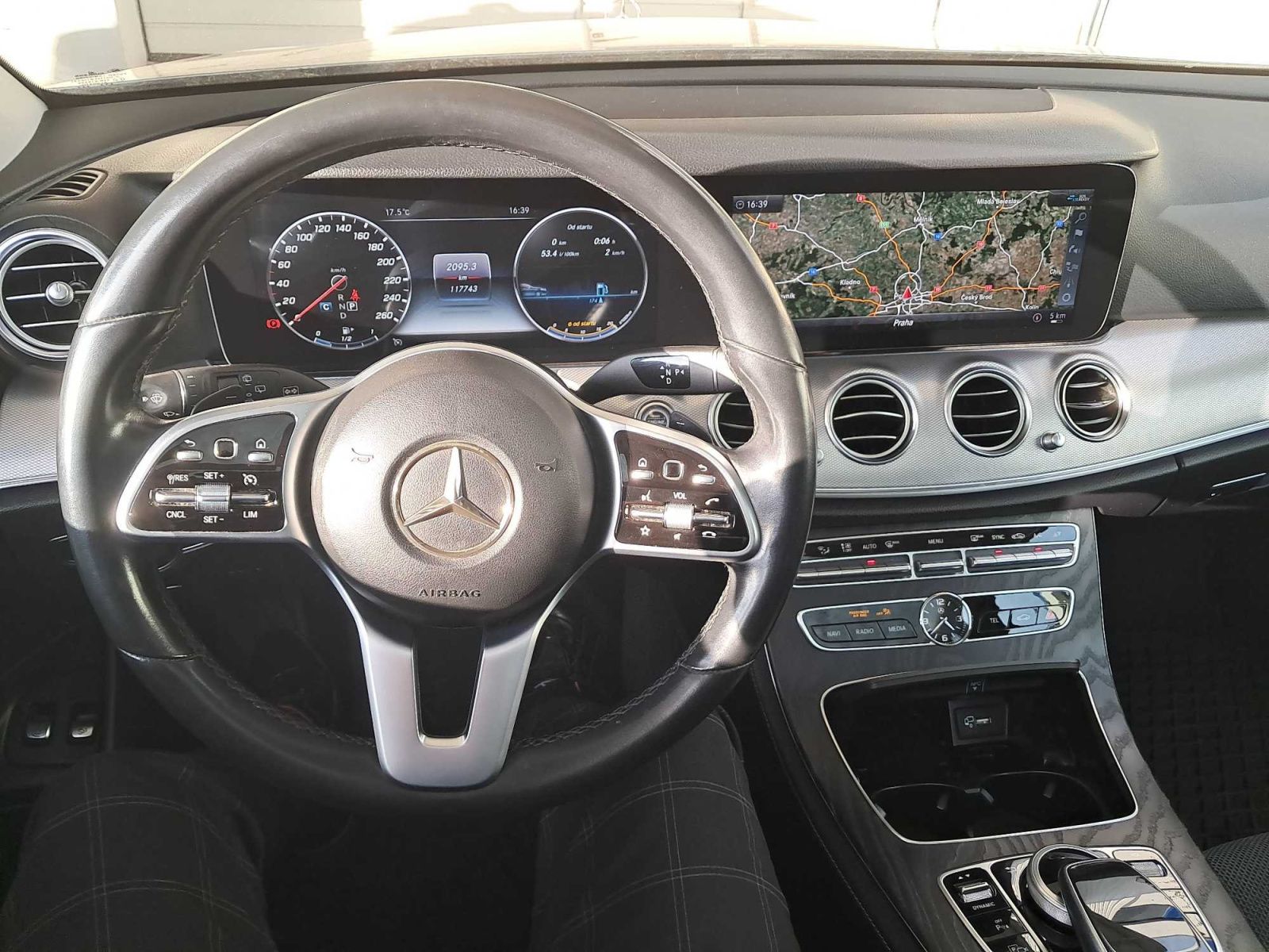 Mercedes-Benz Třídy E, 220 d, Avantgarde, Automat - fotka 3