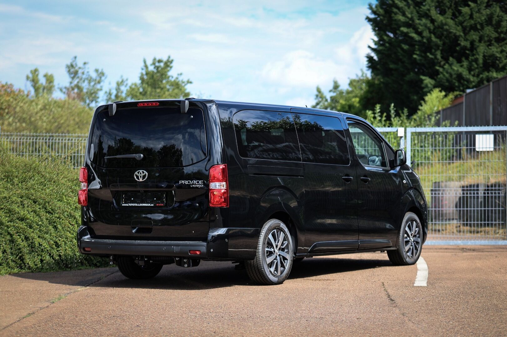 Toyota Proace Verso, 2.2. 180 L2 AT VIP SKYVIEW - fotka 6