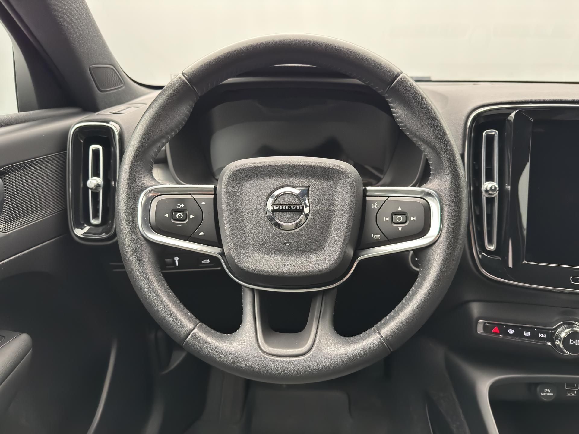 Volvo XC40, D3 MOMENTUM AUT - fotka 4