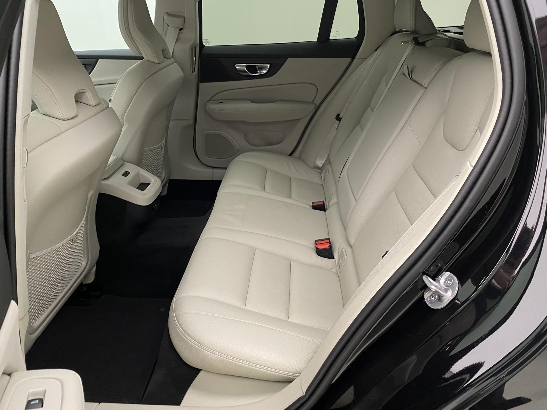 Volvo V60, B4 DARK PLUS AUT CZ - fotka 5
