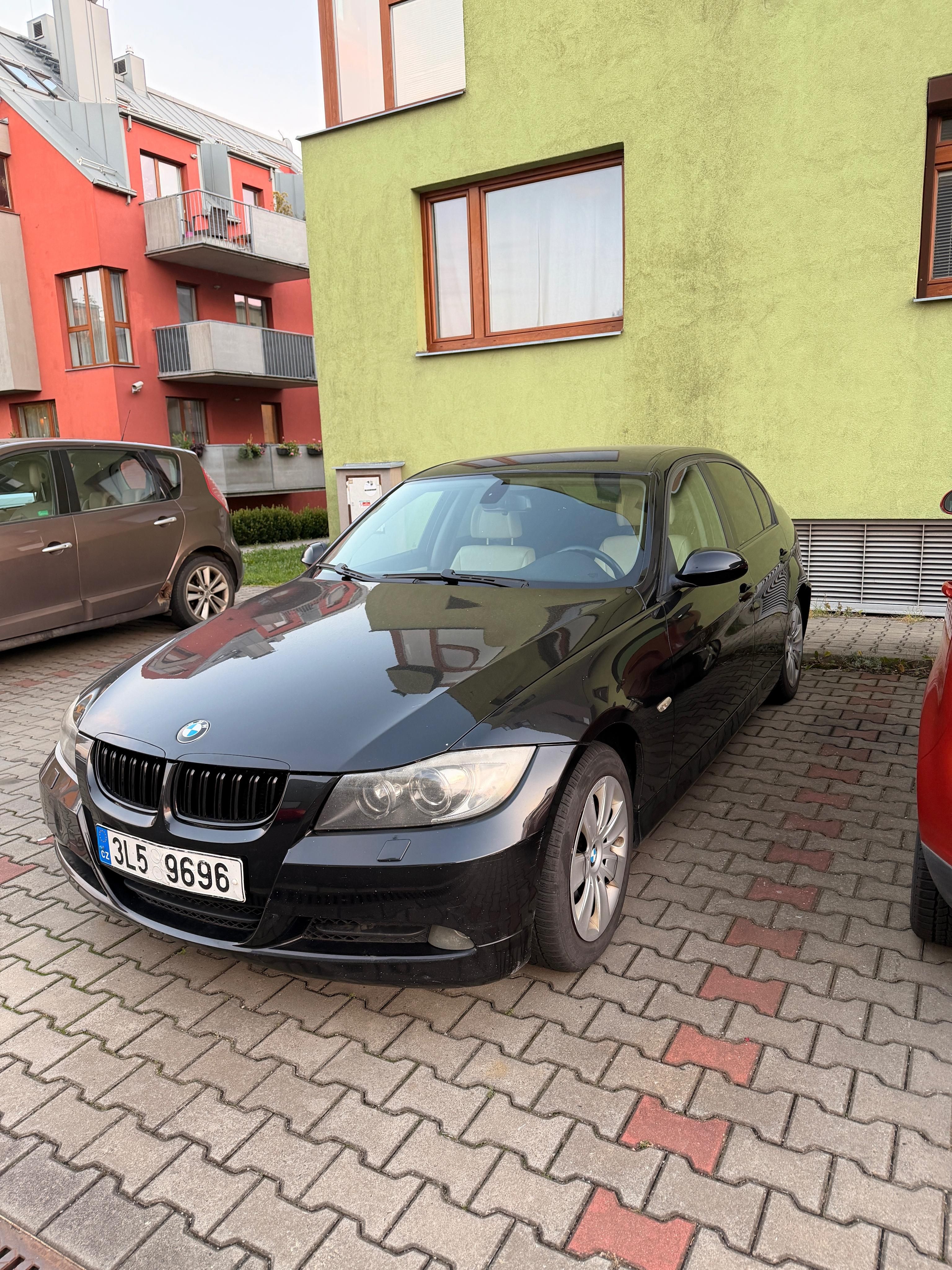 BMW Řada 3, E90 - fotka 3
