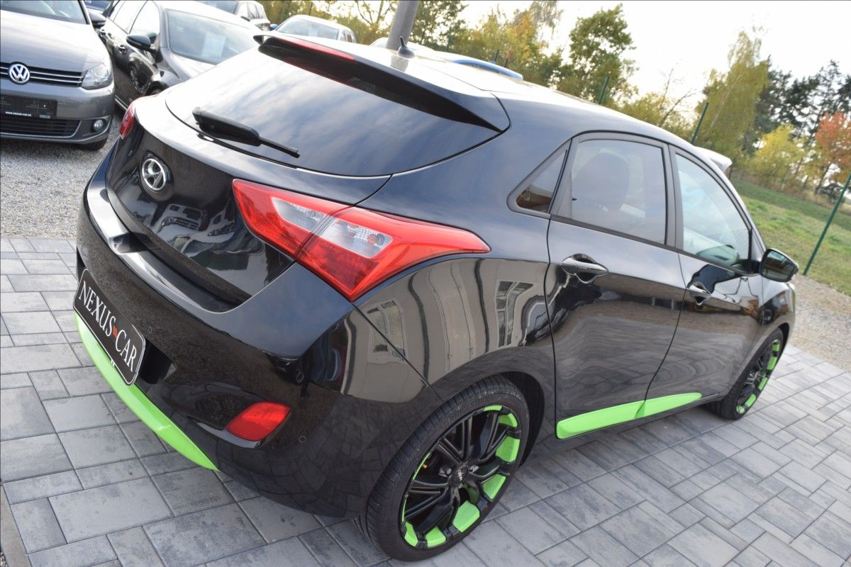 Hyundai i30, 1,6 CRDi 81KW BALCK & LIME - fotka 5