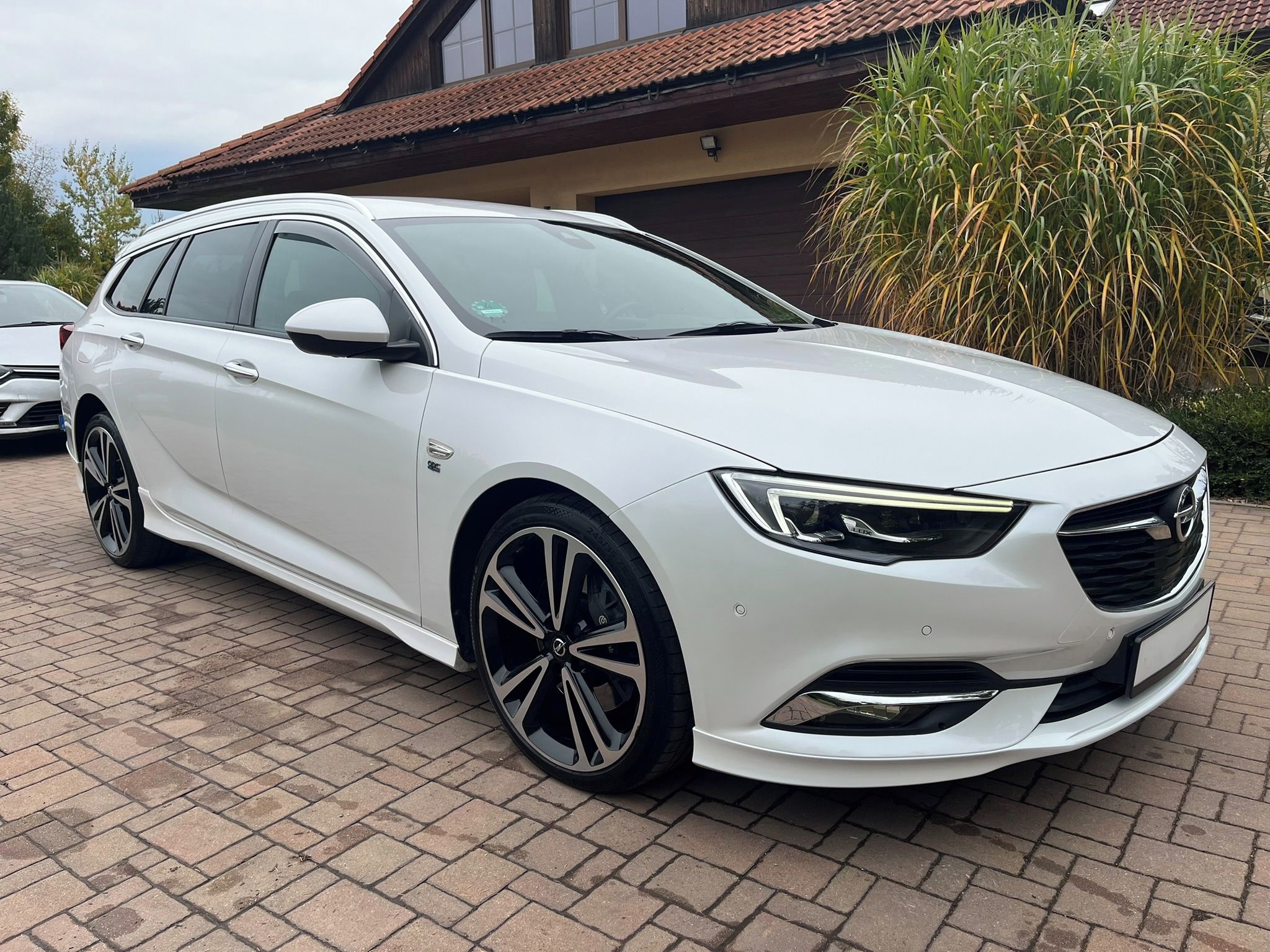 Opel Insignia, 2.0T 4x4 OPC 191kW HUD ACC - fotka 2