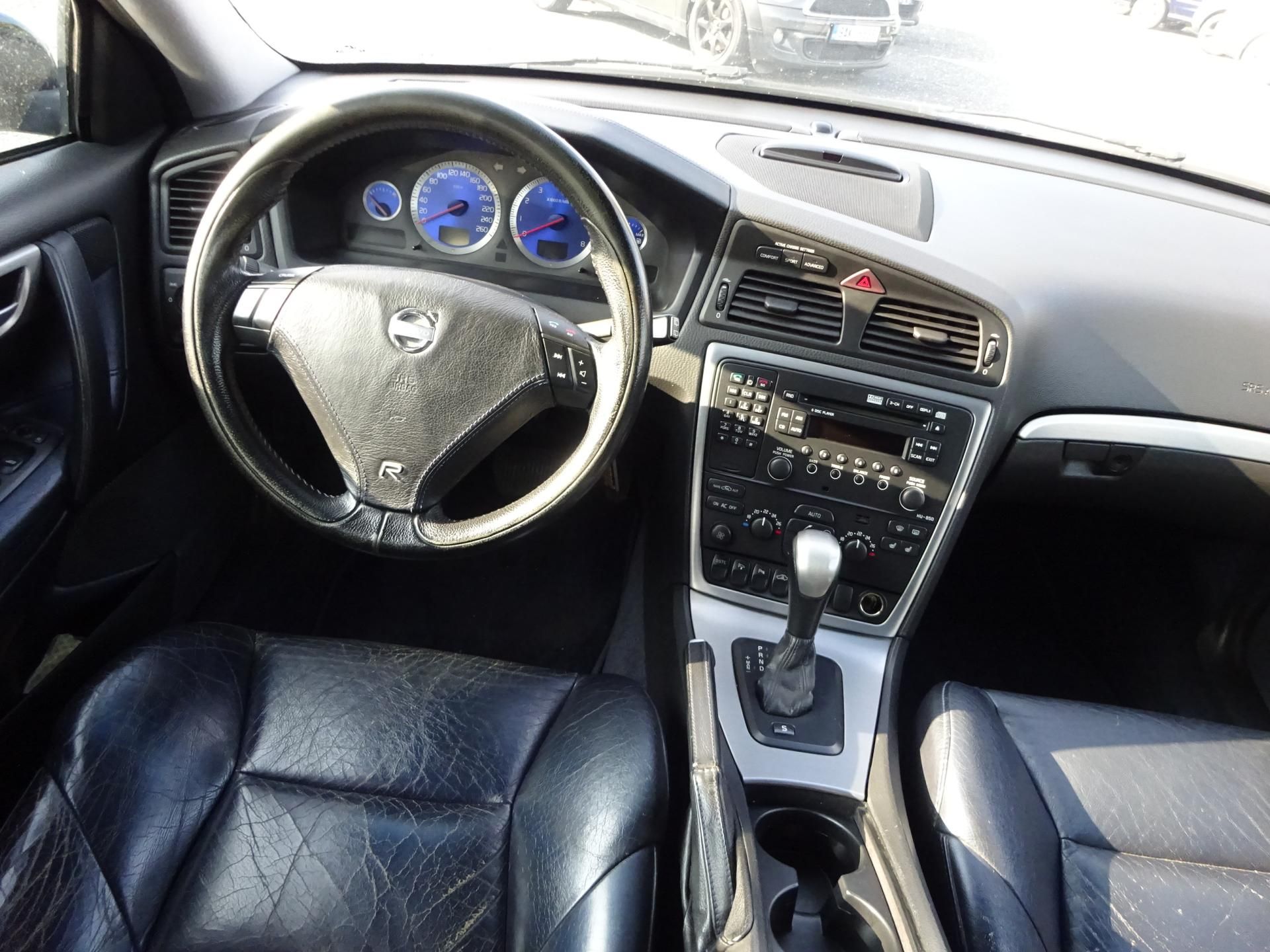 Volvo V70, 2.5T 220kW R AWD AUTOMAT - fotka 6