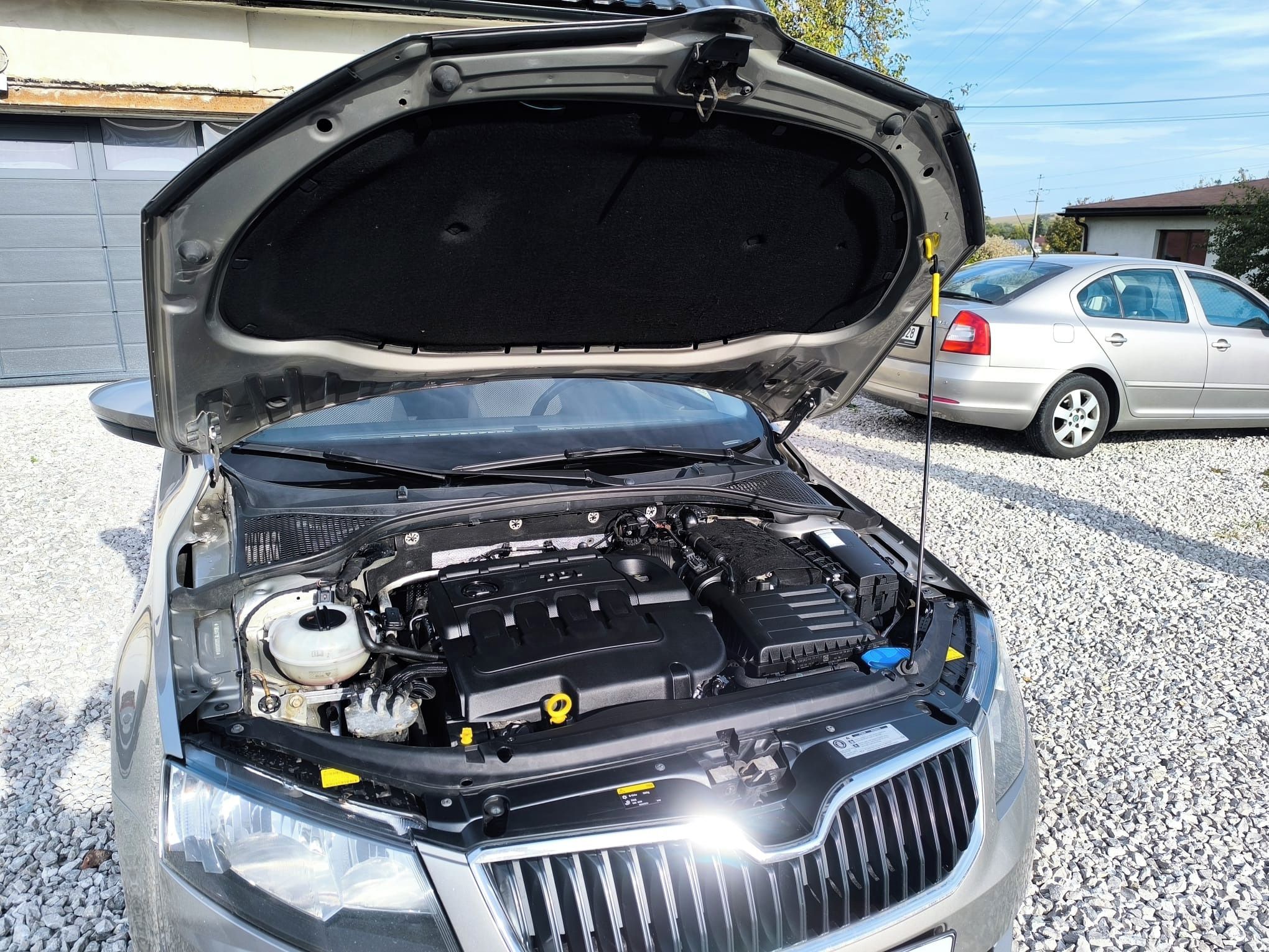 Škoda Octavia, 1.6 TDI 81kw Servisováno - fotka 5