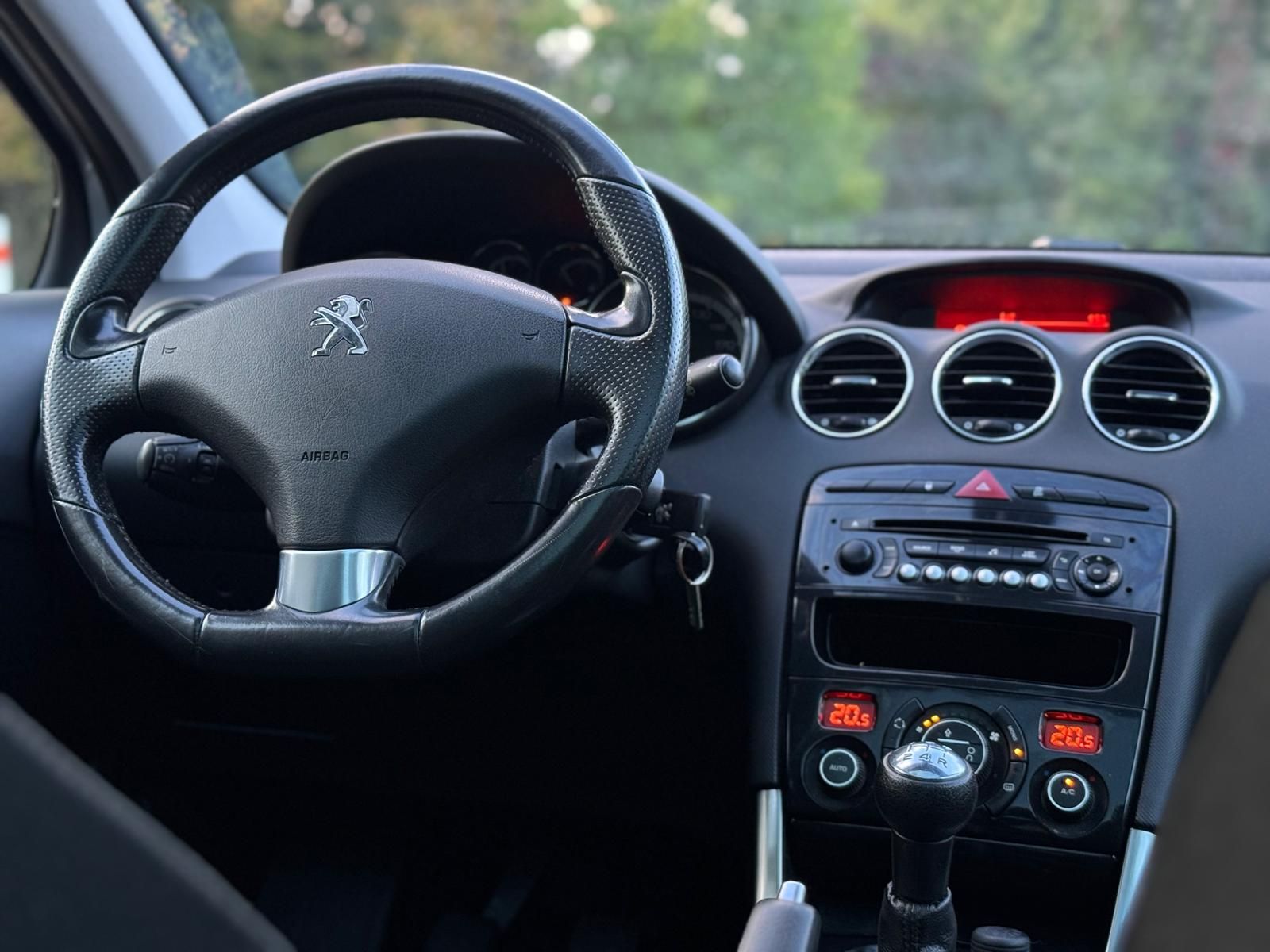 Peugeot 308, 1.6i 1.MAJ. ČR GARÁŽOV. 45tkm - fotka 6