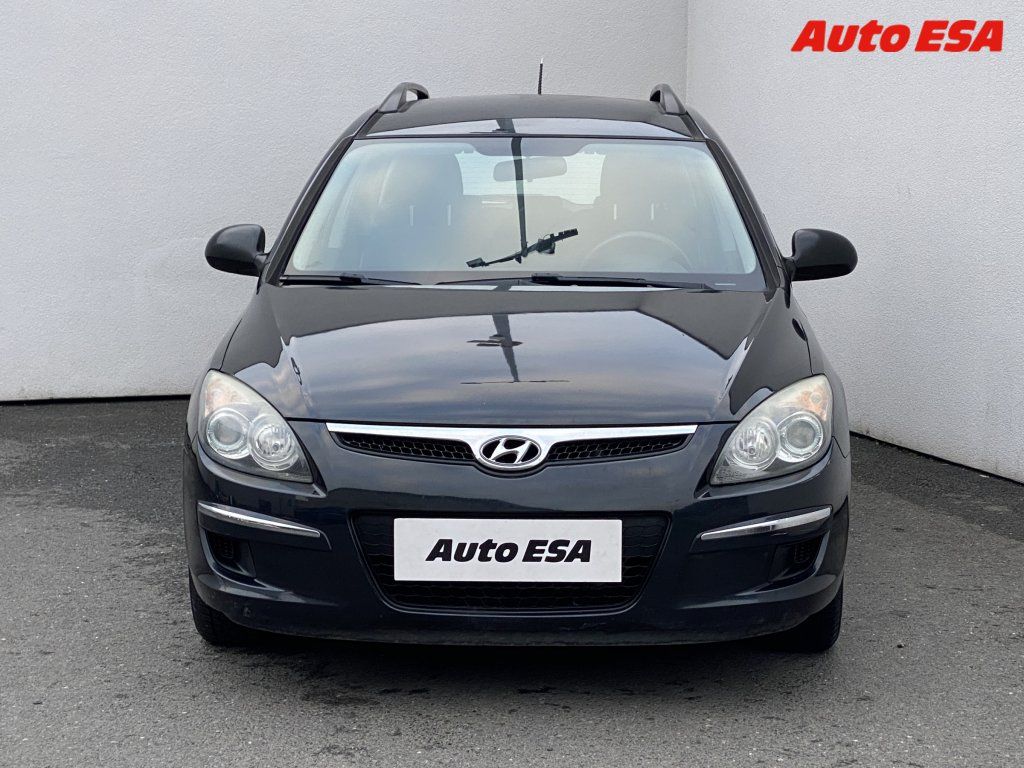 Hyundai i30, 1.6 CRDI,AC,tažné - fotka 2